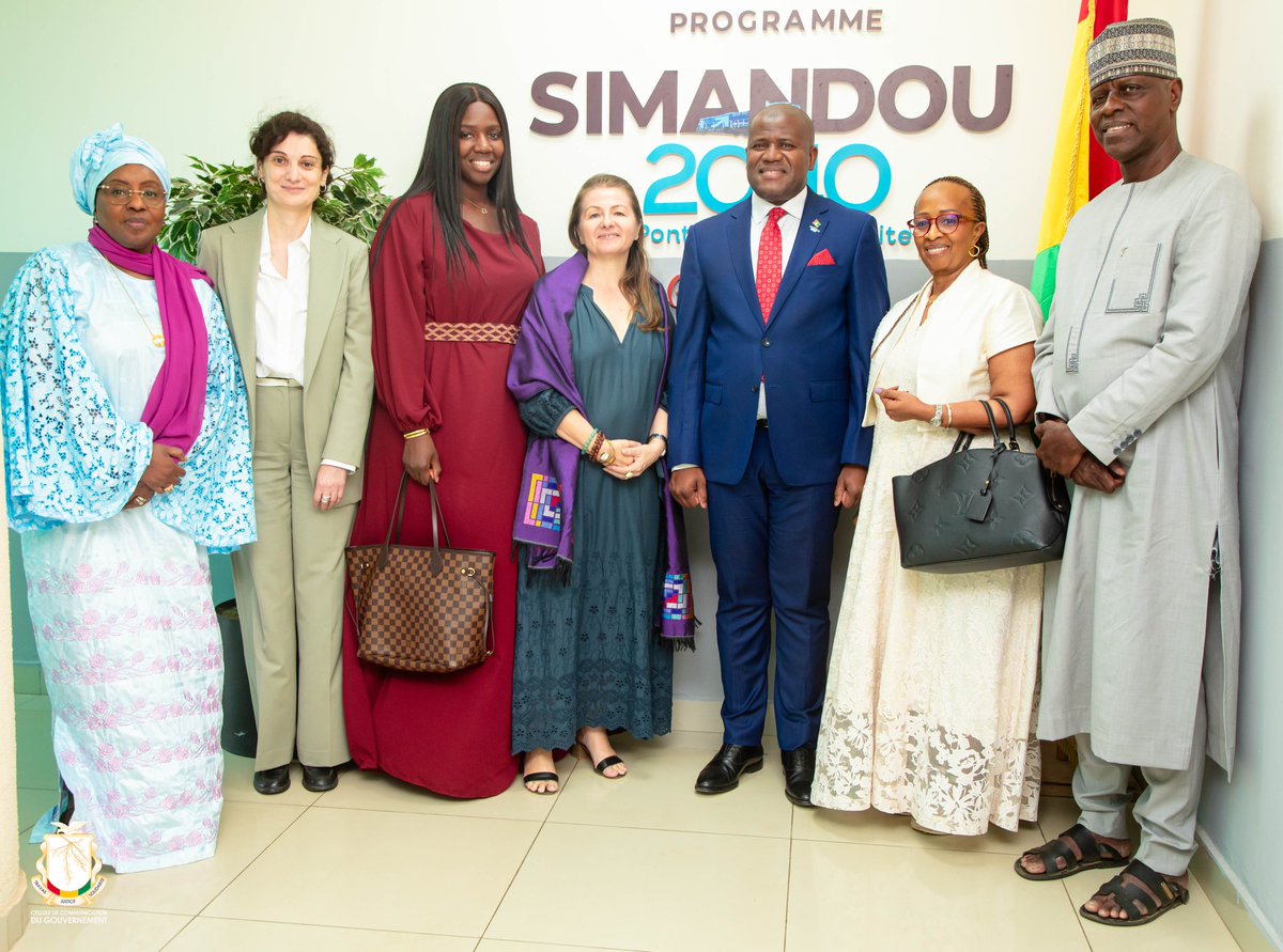 MpciGov's tweet photo. #Simandou 2040 : le Ministre Ismaël Nabé échange avec l’#UNOPS pour accélérer la mise en œuvre des projets prioritaires. 122 projets structurés en 3 phases, appui à l’exécution, renforcement des capacités et coordination renforcée au cœur de cette vision.
 https://t.co/VcpjwvNZZk https://t.co/Xb3Xz1RX6Q
