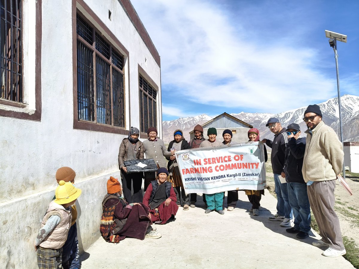 KvkKargil2's tweet image. KVK Zanskar conducted a campaign on balanced fertilizer use &amp;amp; Natural Farming across multiple locations, following guidelines of promoting soil health &amp;amp; sustainable agriculture in Ladakh.#NaturalFarming #SoilHealth #ICAR #KVK #Ladakh @atari1icar @icarindia @lg_ladakh @ULadakh