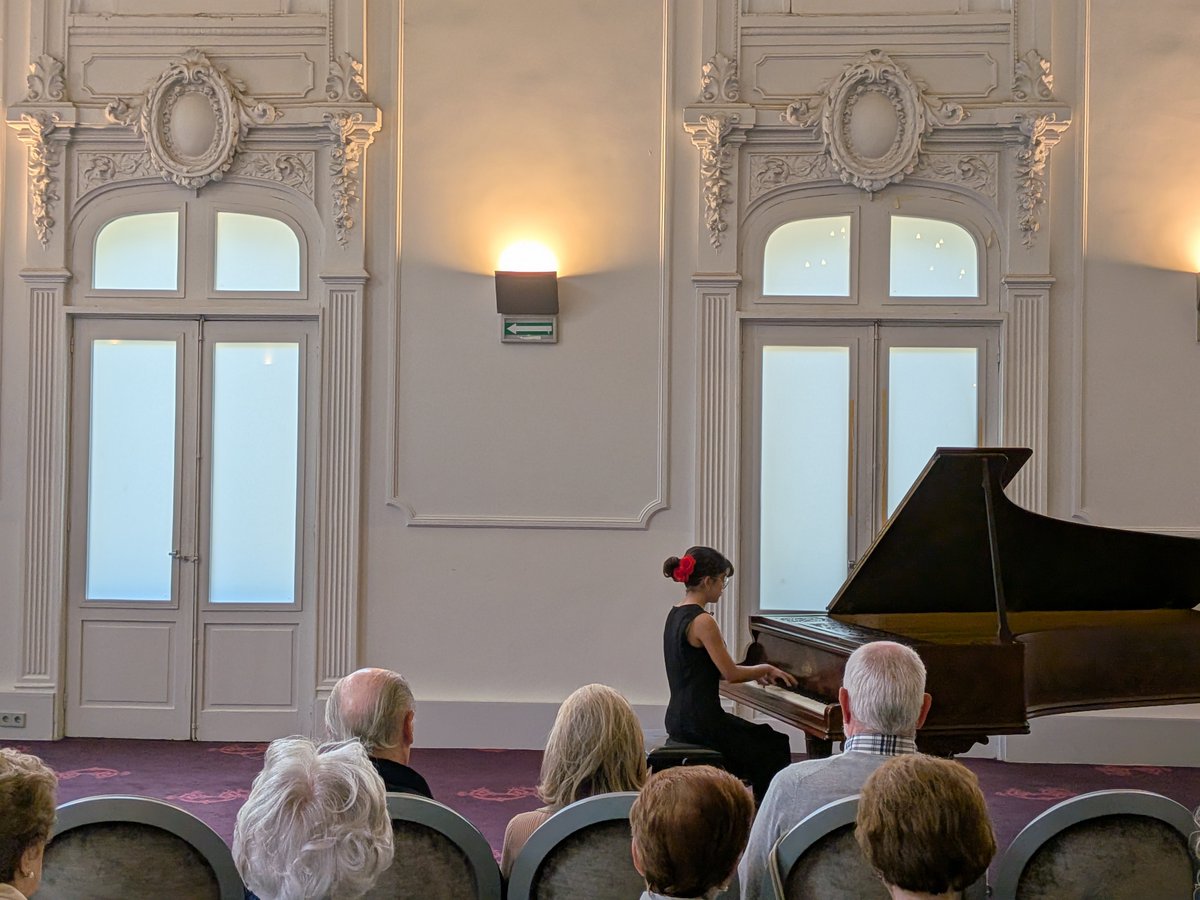 ConserPinedo's tweet photo. 🎹✨ Cerramos el ciclo Pianos en el Círculo 2026 con un magnífico concierto en el Círculo Logroñés 🎶
Gracias al alumnado de Elvira Guarás y Elizabeth Aliende y a todo el público por acompañarnos 🙌
¡Nos vemos en la próxima edición! 🎵💫
@lariojaorg @educarioja @LogronesCirculo https://t.co/e93Jjt4L5D