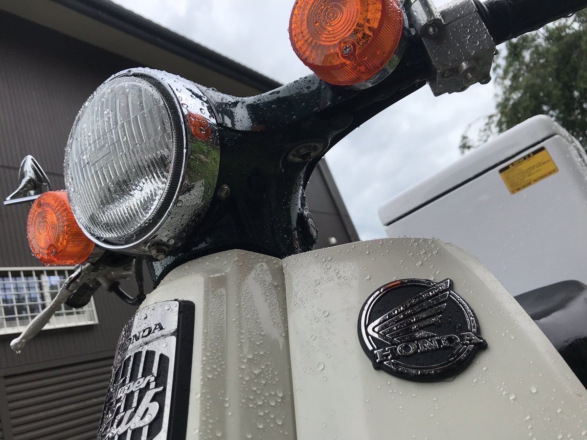 車両の特徴-塗色深緑、エンジン塗色黒、写真の箱は付いておらず完全ノーマル車体。Fフェンダー先端に白い塗装ハゲ（0.5mm四方）
レッグシールドにホンダのロゴ付き塗色黒⤵︎ ︎

鍵は付けてなかったため鍵穴が壊されているかもしれません。
放置車、それらしき車両を近場で見た方通報お願いします。