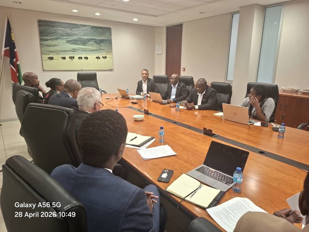 FinanceNamibia's tweet photo. The Ministry met with the African Peer Review Mechanism Technical Mission on International Credit Ratings. The ED and his team engaged the Mission as part of ongoing consultations aimed at strengthening Namibia’s positioning with international credit rating agencies. https://t.co/SjntrHq0hI