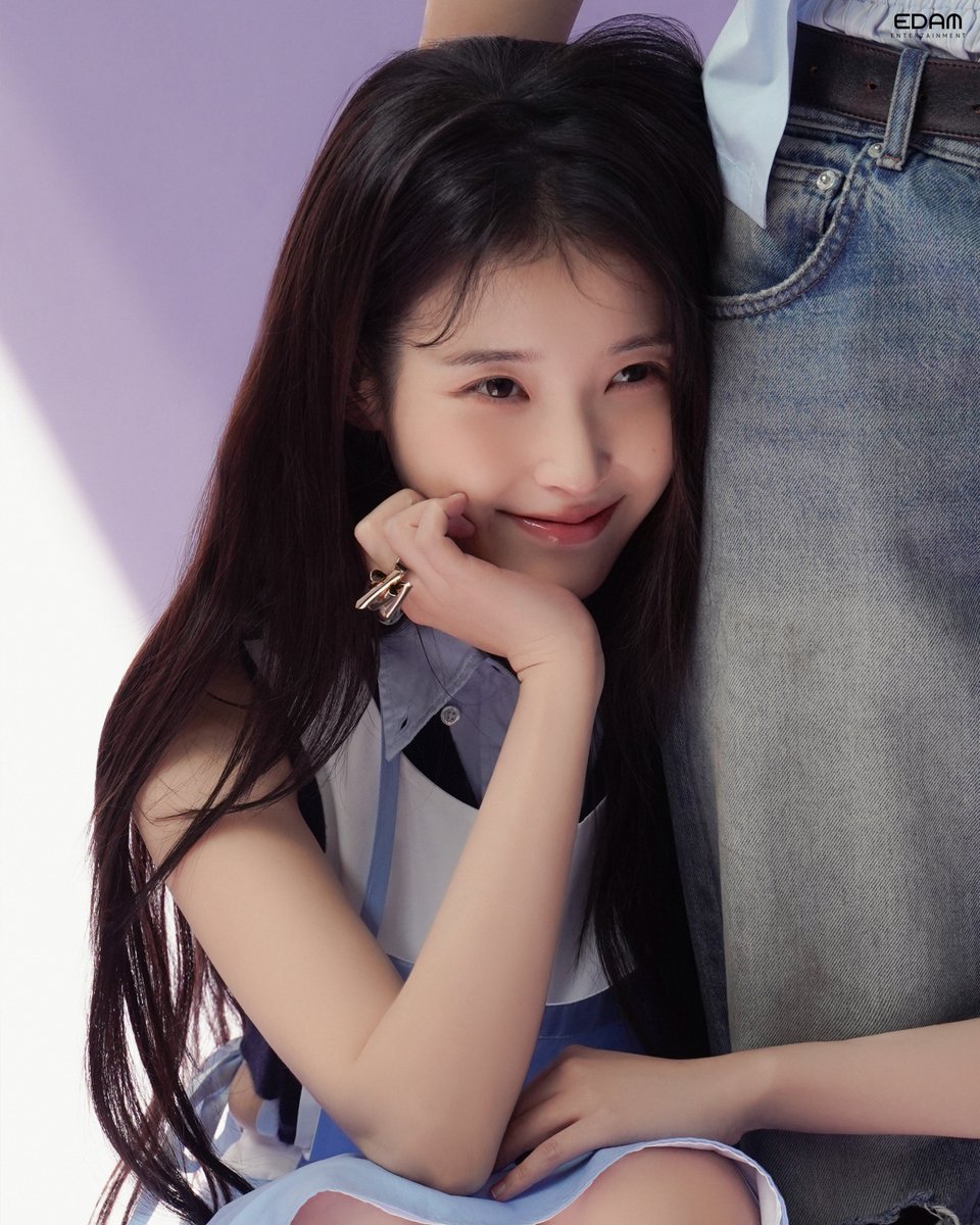 아이유(IU) tweet media