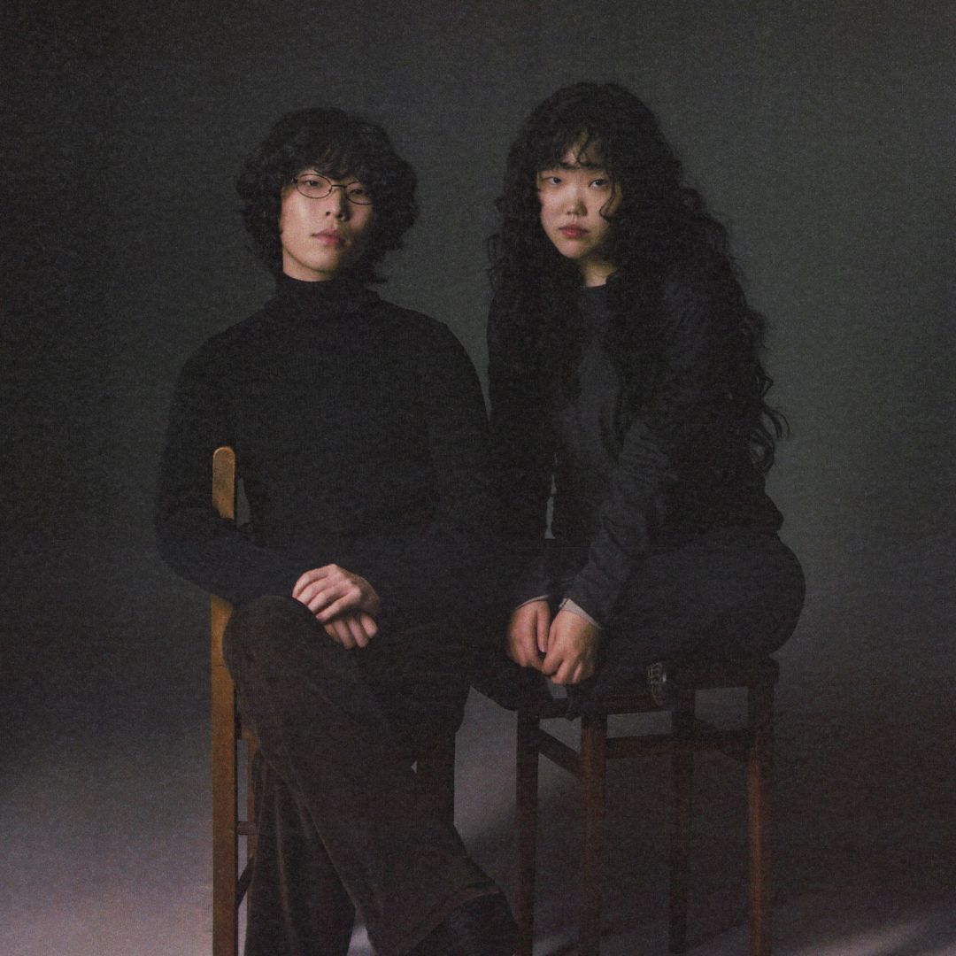 [Weverse Magazine] AKMU, 초원이 일러주는 것
AKMU 4집 ‘개화’ 리뷰

What the meadow can teach us
AKMU album ‘FLOWERING’ review

AKMU、草原が教えてくれること
AKMU 4thアルバム『FLOWERING』レビュー

KOR: bit.ly/3R6zh80
ENG: bit.ly/4mV09nv
JPN: bit.ly/4d8sXpg