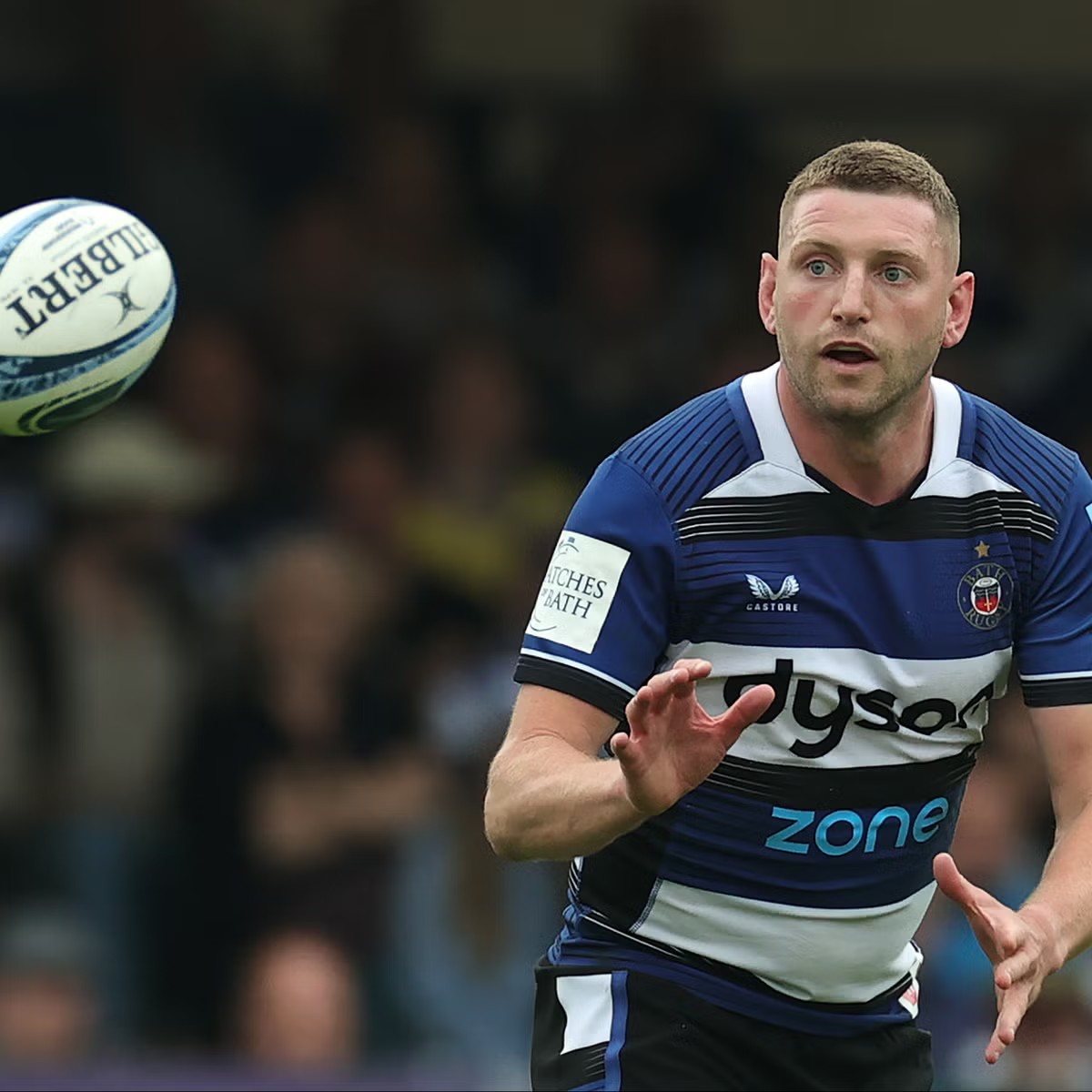 catourneovale's tweet image. Finn Russell : "J’aime toujours chercher la passe que les autres ne voient pas mais en venant à Bath j'ai appris un rugby différent avec plus de contrôle. Il faudra que je trouve ce bon équilibre entre tenter des choses et ralentir ou taper au pied."
L’Equipe
#Bath #ChampionsCup