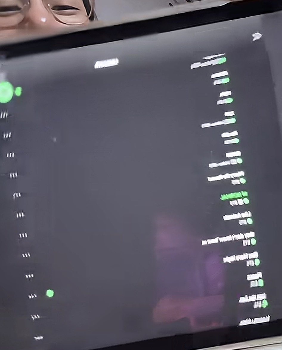 postxmarconiv's tweet image. Tenía UNA sola canción likeada, chauu @SpotifyMexico , MX carga con el stream y sales con esto 💀
BTS no necesita promo con """"influencers""' por qué sus eventos se llenan solos en minutos, ENTIENDES???