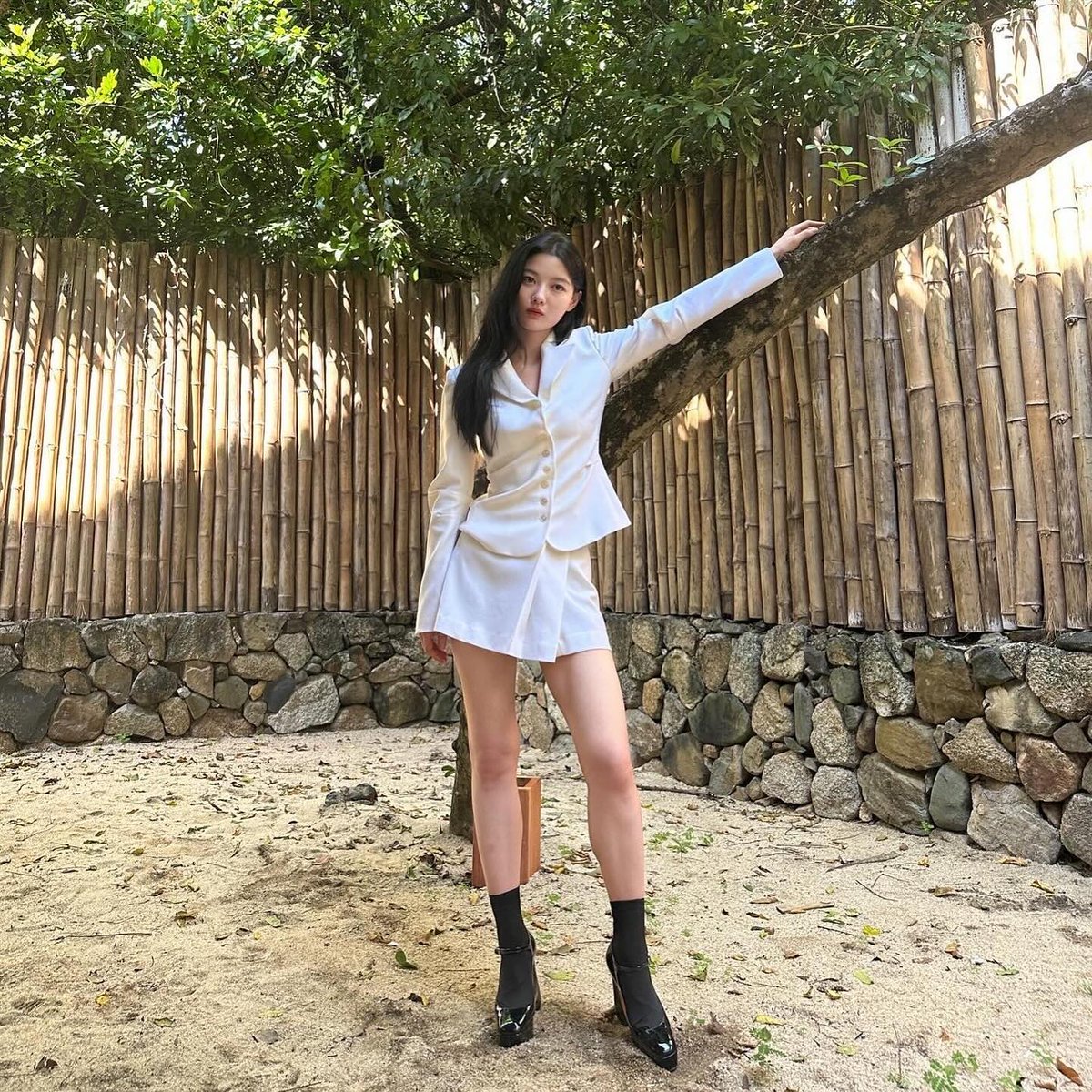yoojung in skirt is my gay awakening