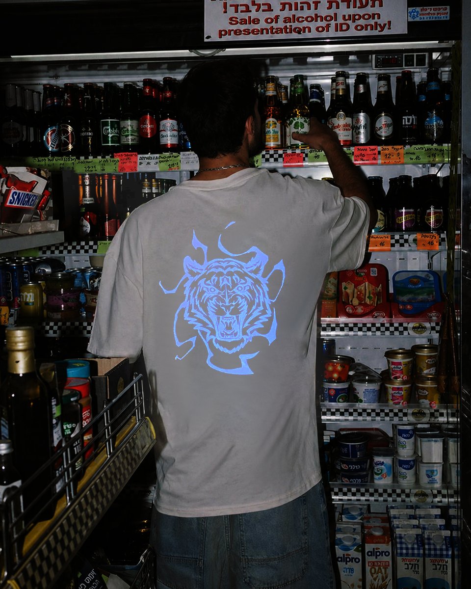 Nxtbrands's tweet photo. Siredontplay @SDP808OD  x NXTLABS. This tee keeps it minimal in daylight, but the glow-in-the-dark tiger graphic flips the whole mood once the lights drop. Built with a loose fit and a clean crewneck, it’s an everyday piece that carries a second identity after dark. https://t.co/2M5R98M0Lv