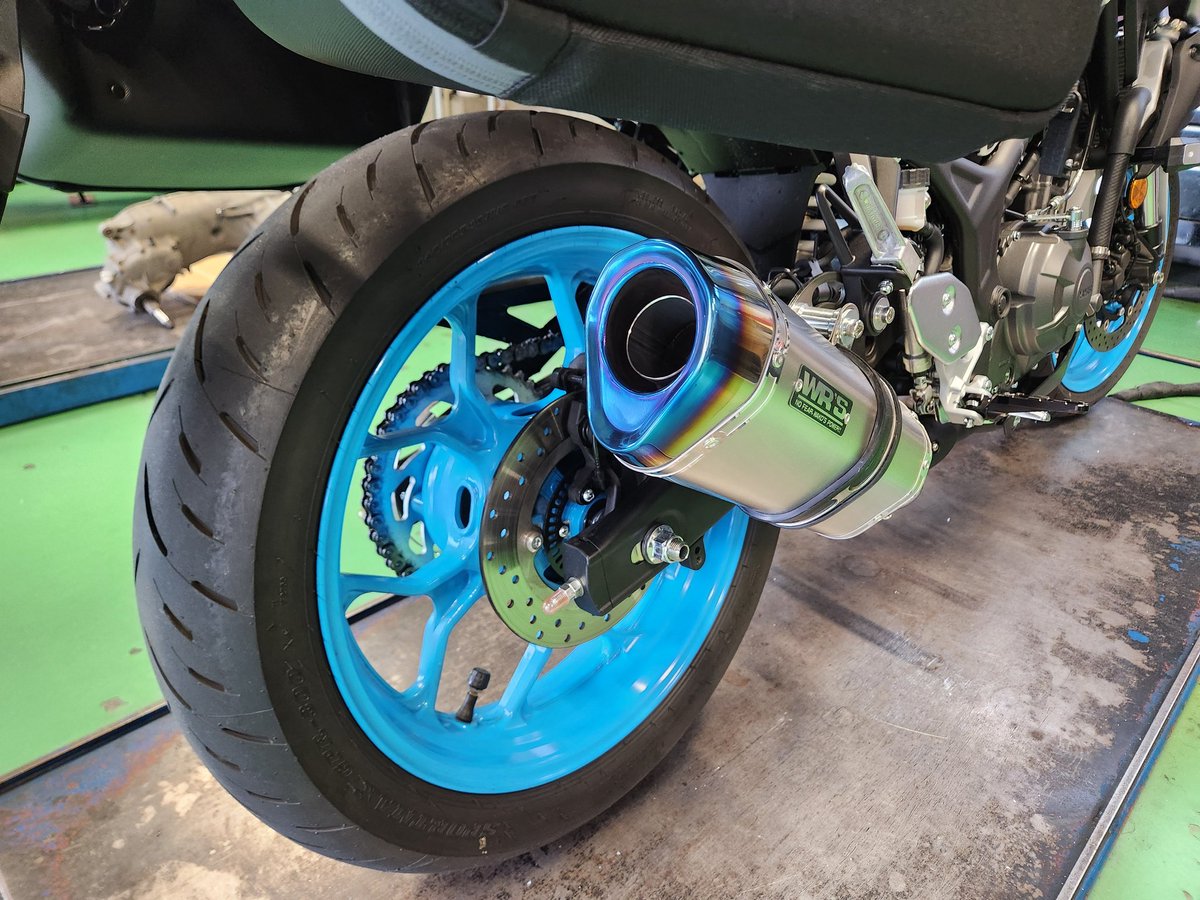 yspshiga's tweet photo. 先日納車の #mt03 第二形態
カスタム魂注入っ💉
パフォーマンスダンパー装着に伴い ガードを #デイトナ ストリームラインに変更
#WRS マフラー に #GILLES ステップに #tanax プロリモコン追加✨
後はシーケンシャルウインカー待ち
完全体まであと少し🌟
#ysp滋賀 #ysp #ヤマハLOVE
#dsoj #MT https://t.co/yRfUCpnTAY