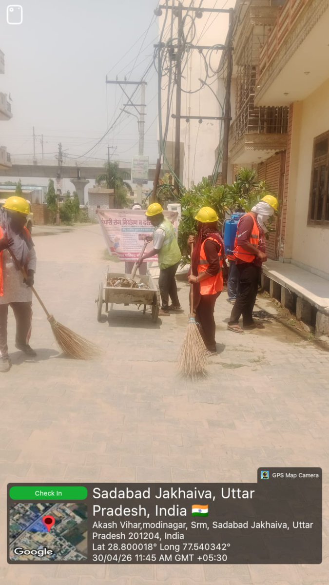 ModinagarNagar's tweet image. मोदीनगर नगर पालिका के नेतृत्व में एसबीएम टीम द्वारा वार्ड नंबर 12, सभासद श्री प्रीतम जी के वार्ड में संचारी रोग नियंत्रण अभियान के तहत सड़क की साफ-सफाई और नालियों में दवाइयों का छिड़काव किया जा रहा है। 🧹💧
#SwachhBharat #CleanModinagar #HealthAwareness ✨
