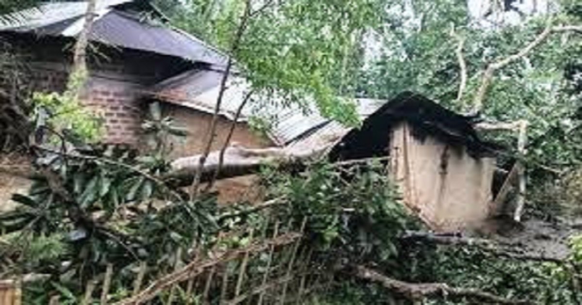Esha1352343's tweet image. Severe weather has left a trail of destruction across Tripura 🌧️
Thousands of families affected, homes damaged, and lives disrupted—especially in North Tripura and Unakoti districts.
🙏 #Tripura #WeatherUpdate #Relief