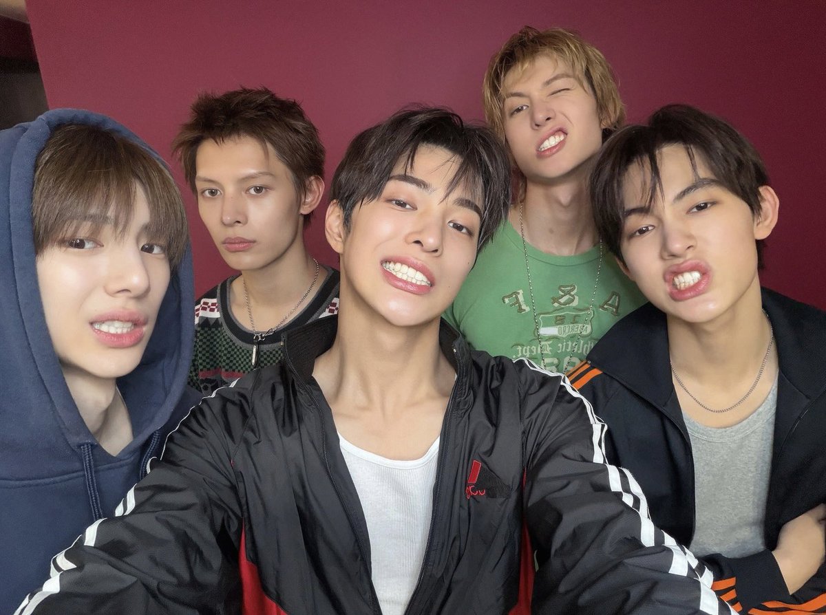 따시 tweet media