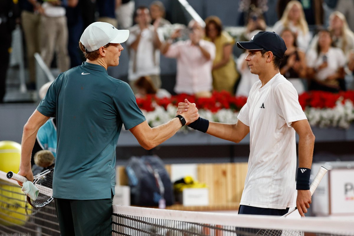 RTVE_Com's tweet photo. El partido Sinner-Jódar vuelve a batir récords en @teledeporte con 420.000 espectadores y 5,3% de cuota. 

🎾 Es el partido de tenis con más espectadores del año en el canal y el segundo registro más elevado de espectadores en tenis en el año en televisión.

#Audiencias  #ImparablesRTVE