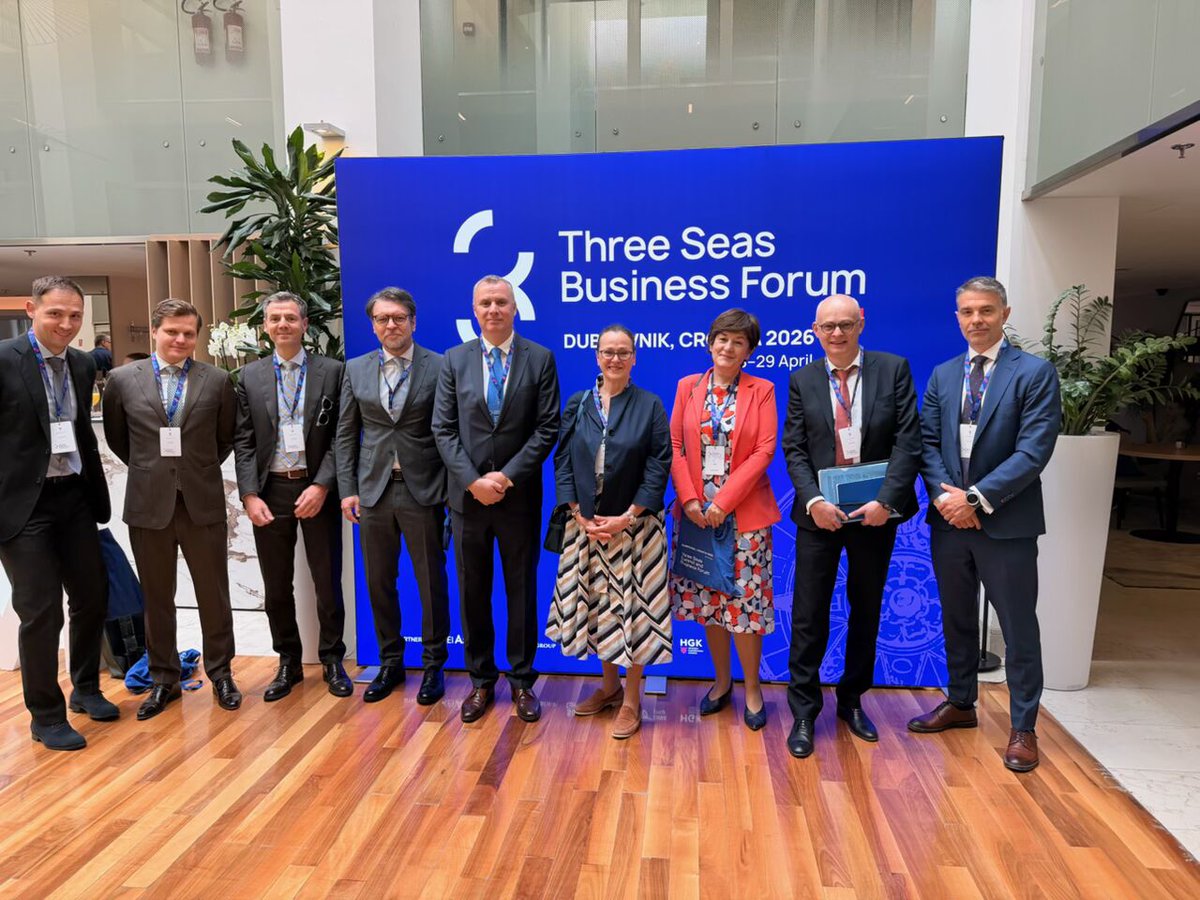 EIF_EU's tweet photo. New Three Seas Initiative partnership 🤝 The @EIF_EU and national promotional institutions will unlock at least €2 billion for infrastructure projects across Central and Eastern Europe, strengthening connectivity, resilience and long-term growth 🔗https://t.co/2Ub6kCHwnq https://t.co/bz683QV77F
