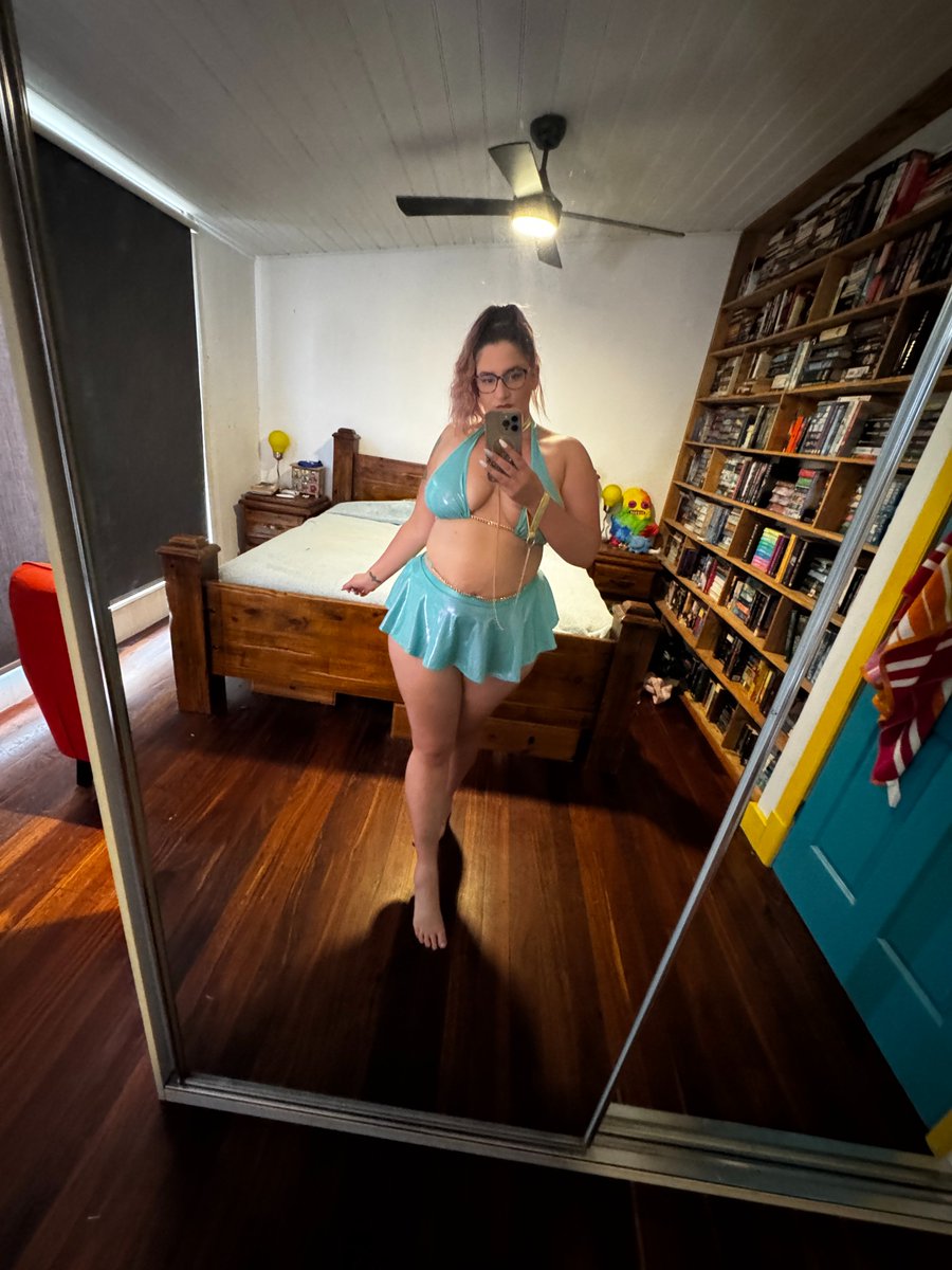 Poppy Prynne tweet media