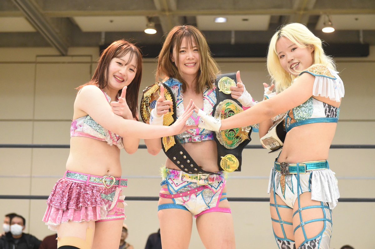 Rossy Ogawa confirms Victoria Yuzuki has signed a rare 5-year contract.

While other roster members are also on multi-year deals, Ogawa emphasized Yuzuki's stands apart: "It reflects our expectations and our trust in her."

🔗 bbm-japan.com/article/detail…

#pw_mg