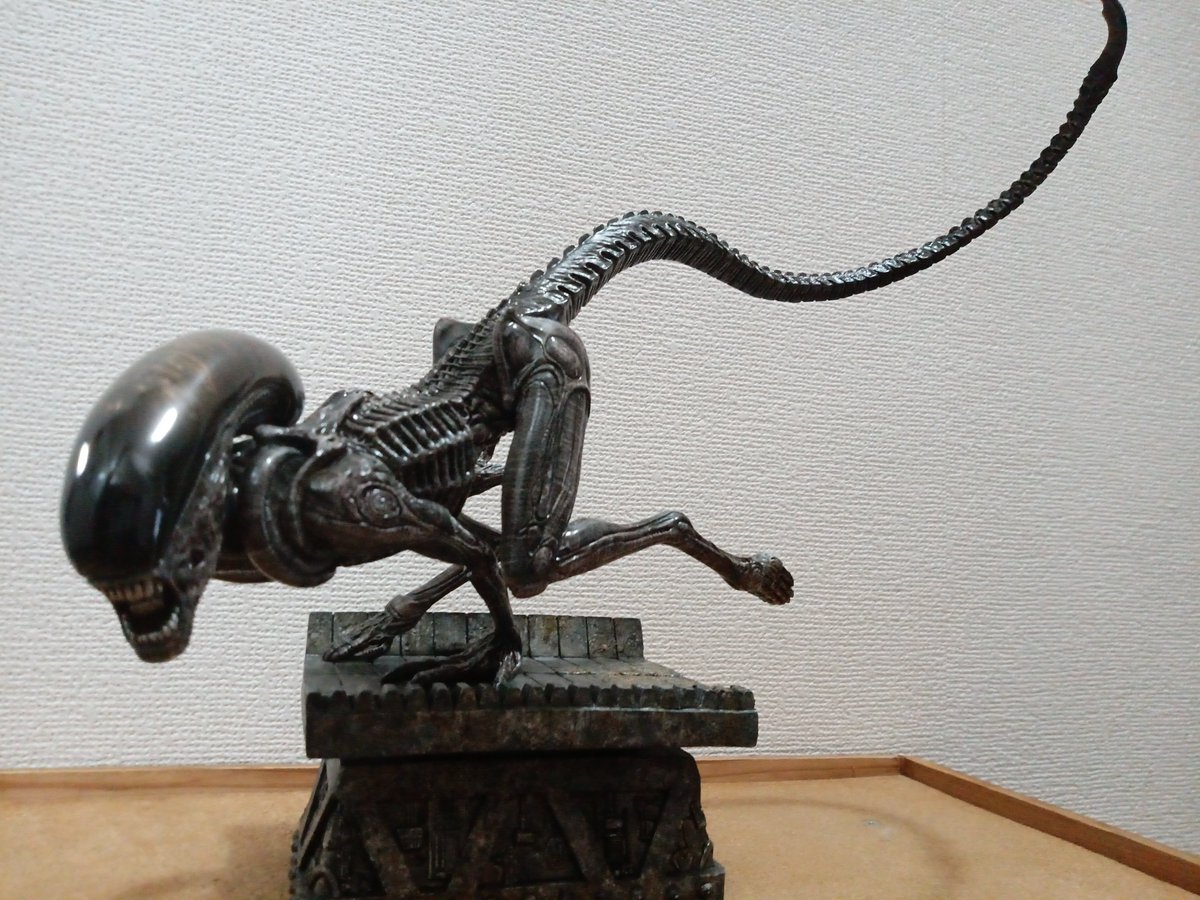 PYVVUEeJiQQSkT3's tweet photo. #エイリアン
#ALIEN
#DOGALIEN

サイドショーのドッグエイリアン・ENOFINISHWORKS使用♪

段々と傾きが出てきているのとENOさんにお聞きしたところ昨今の夏の暑さから考えたら夏場は保管した方がいいとのこと
本日段ボールに入れ保管しました。

どうせならと段ボールをドッグ使用にしましたぁ~🤩🤩🤩 https://t.co/QWHr06PkaJ