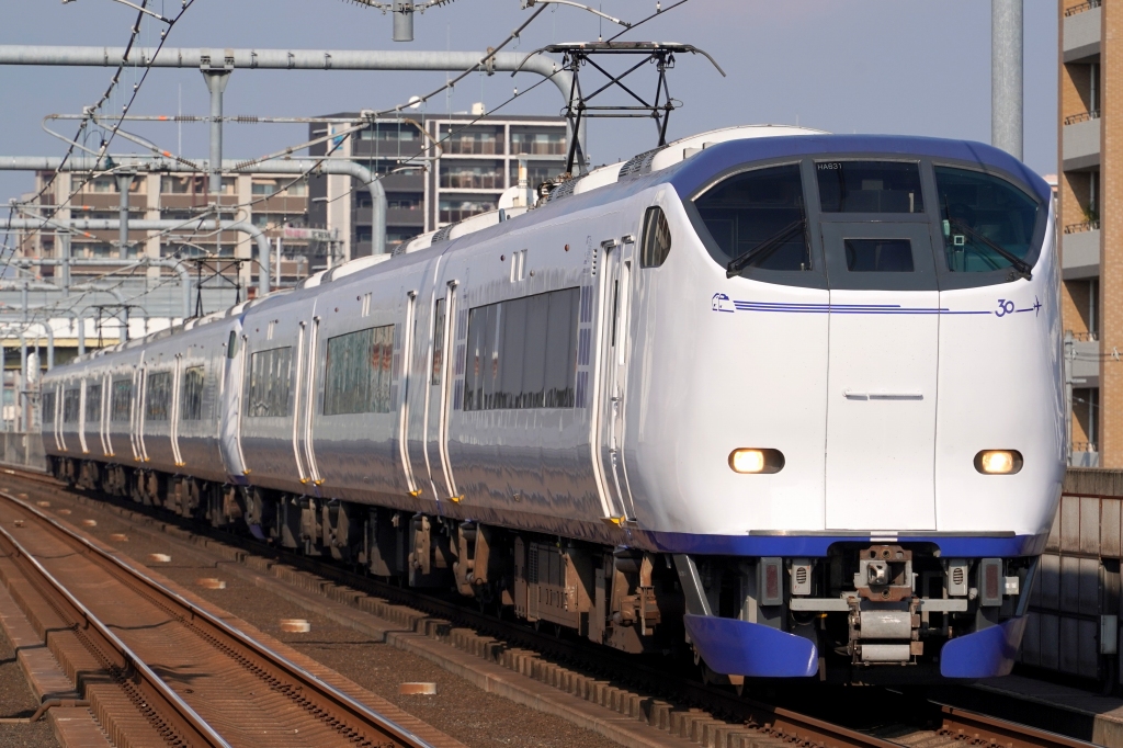 OsakaSubwaycom's tweet photo. 特急「はるか」に新型車両導入へ
https://t.co/F3ULbLGlmd

今日発表のあった中計にさらっと記載されています
281系、ぼちぼち35歳になりますし置換用となるでしょうか…