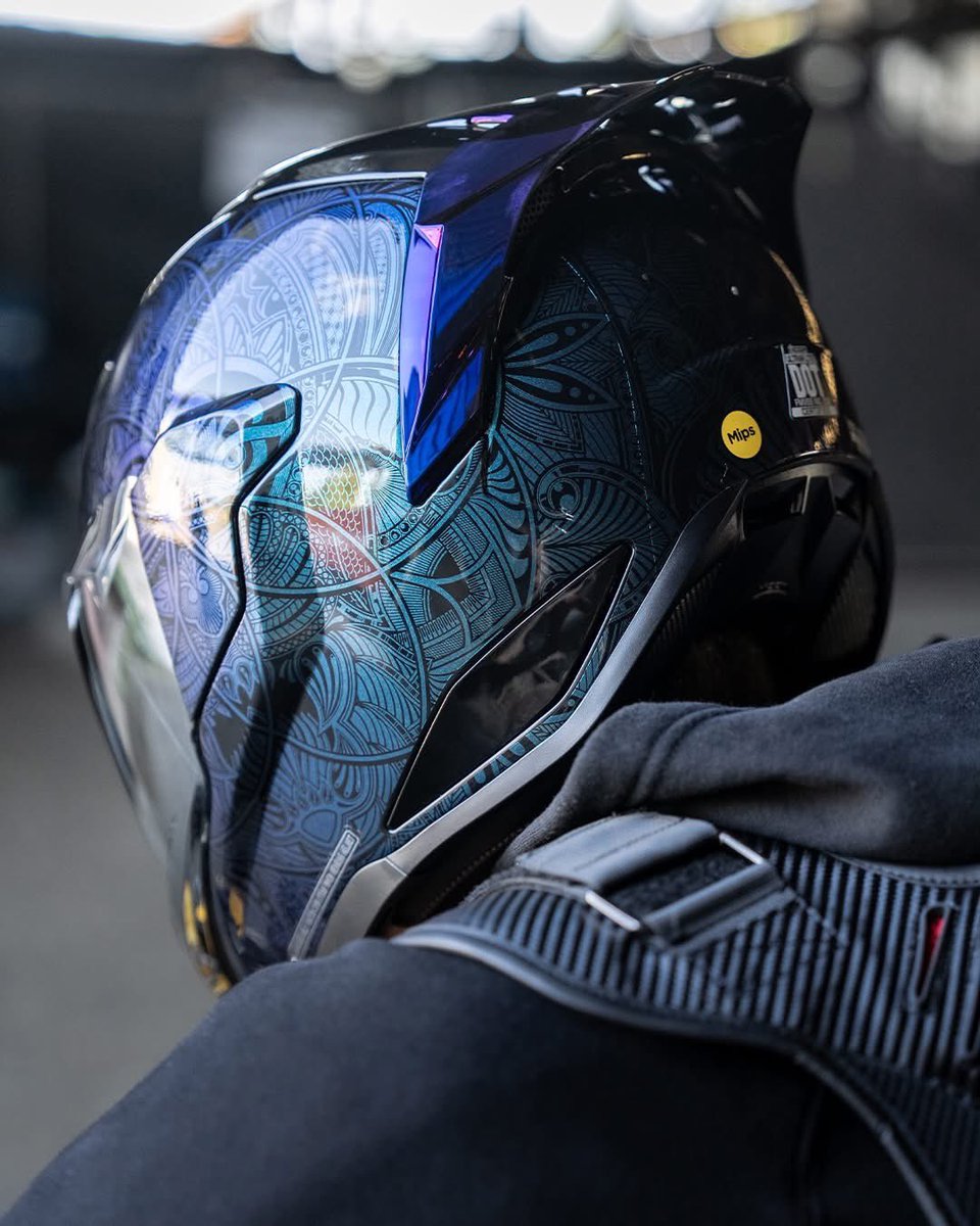 AFGMOTO's tweet photo. ICONヘルメットはMIPSライナーを採用しているモデルもありますが、ULTRAFLITEシリーズは全て標準装備!衝撃を受けた際にMIPSライナーが動くことで脳細胞へのダメージを大幅に軽減できる優れもの。安全にカッコよく、ICON😎
#iconmotosports #afgmotosports #ヘルメット #Mips #バイクファッション https://t.co/AAa4HFnz1j