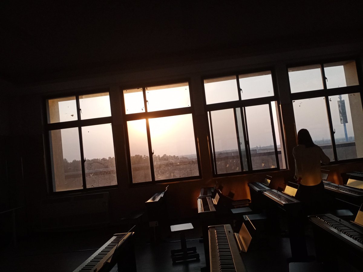 CathyMomma's tweet image. Back to desks, back to dreams! New semester = fresh starts, bigger goals, u0026 endless possibilities. Let’s ace this term—one lesson, one win at a time!  #NewSemesterVibes #BackToSchool