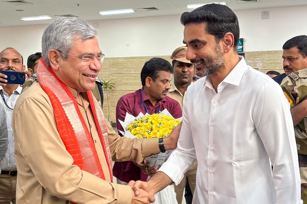 InvGurInd's tweet image. Talent-driven ecosystem positions Vizag as emerging IT growth hub

investmentguruindia.com/newsdetail/tal…

#ITSector #Industry #GCC #ITGrowthHub #LandIncentiveforTechHubs @naralokesh  #AndhraPradeshGovernment #Investmentguruindia