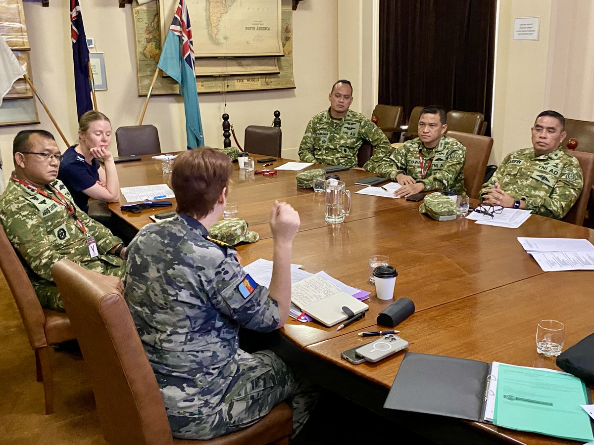 IKAHANid's tweet image. Staf logistik 🇮🇩@Puspen_TNI and 🇦🇺ADF bertemu di Melbourne pekan lalu untuk Pertemuan Staf Gabungan dan kegiatan Anjangkarya Logistik. TNI dan ADF saling bertukar keahlian untuk meningkatkan interoperabilitas dan efisiensi. #IKAHAN15years #StrongerTogether