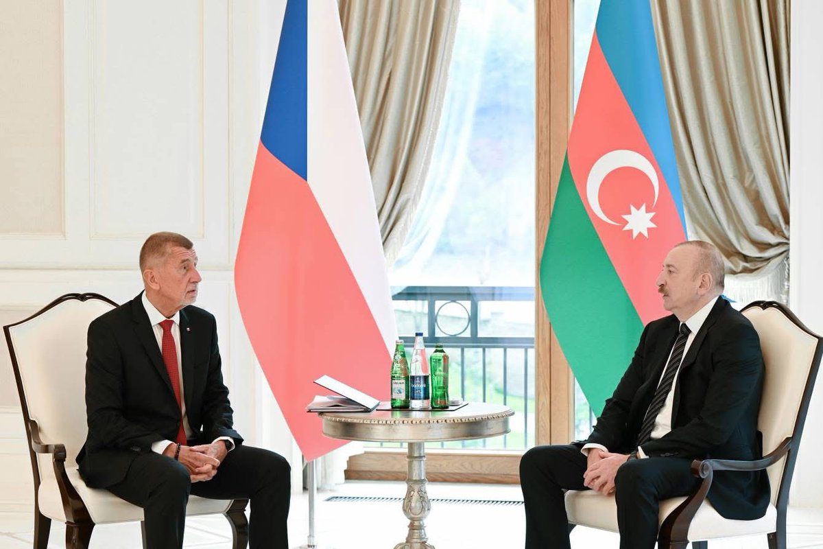 Azərbaycan Respublikası ilə Çex Respublikası arasında imzalanmış strateji tərəfdaşlıq sənədləri əlaqələrin inkişafında mühüm rol oynayır. Bu əməkdaşlıq siyasi, iqtisadi və humanitar sahələrdə yeni perspektivlər açır.