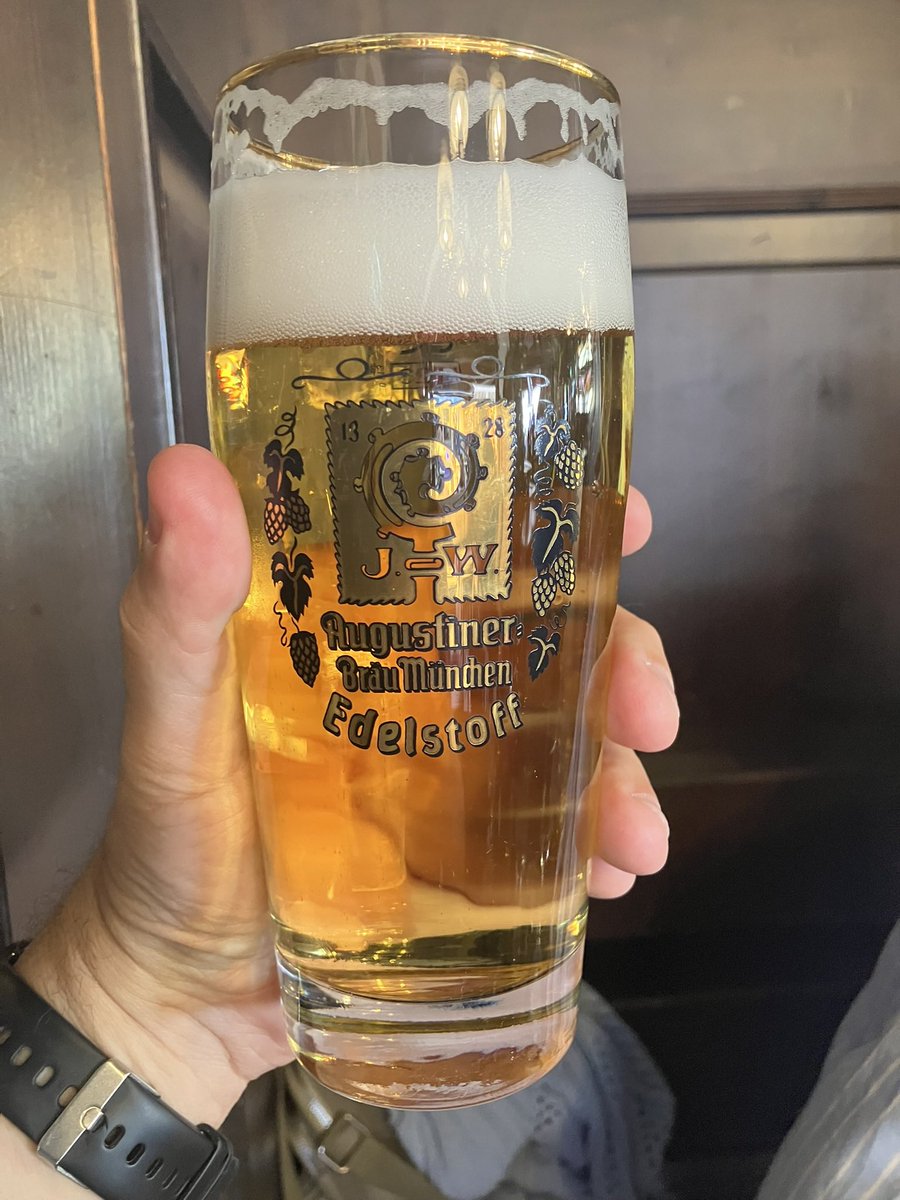 VinLK3's tweet image. Munich #beer rewind, after Hofbrau we had a few beers and lunch in Augustiner Beau Munchen 👌very friendly, great atmosphere as a bit ‘softer’ than Hofbrau. Beer was good, food was good 💪 #lksawaydays #munich