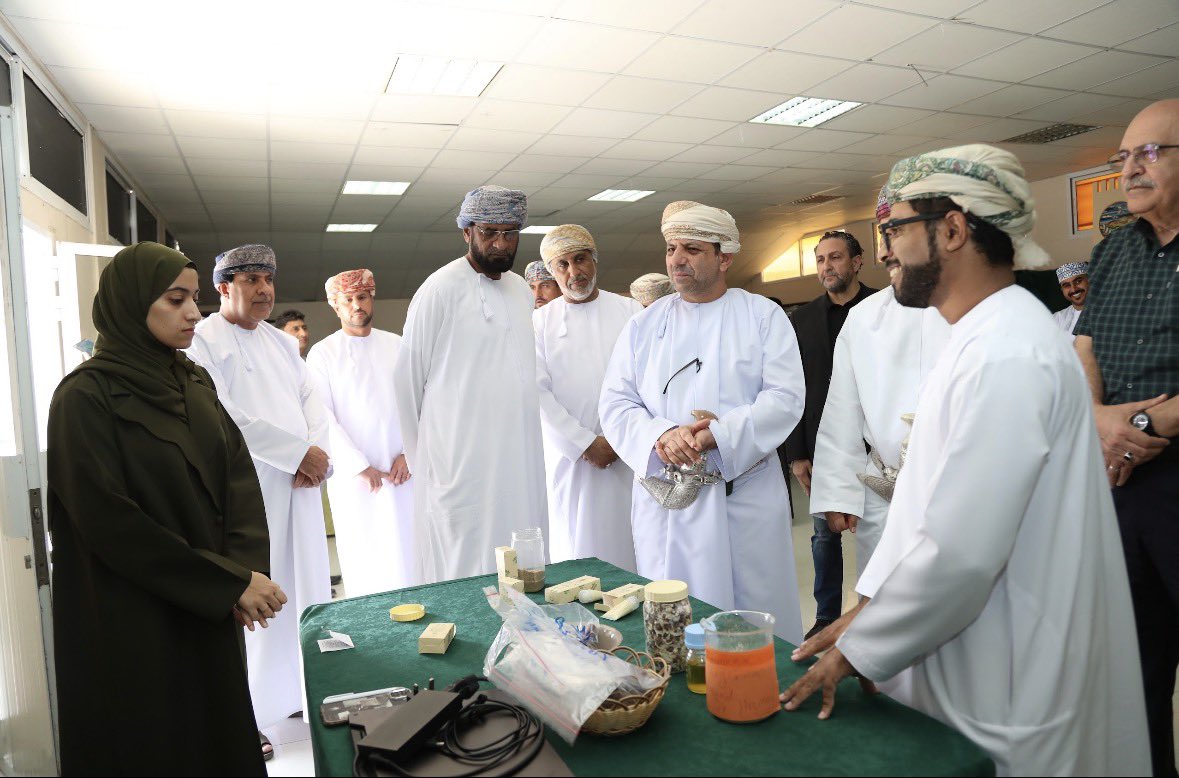 dbscuon's tweet photo. وشارك الدكتور حمد البوسعيدي وفريقه المكون من عهود الهاشمي وأروى النعماني بمشروع بحثي بعنوان: التأثير الجلايسمي للتمور العمانية.
يُتبع.. https://t.co/ooa9o6Zce4