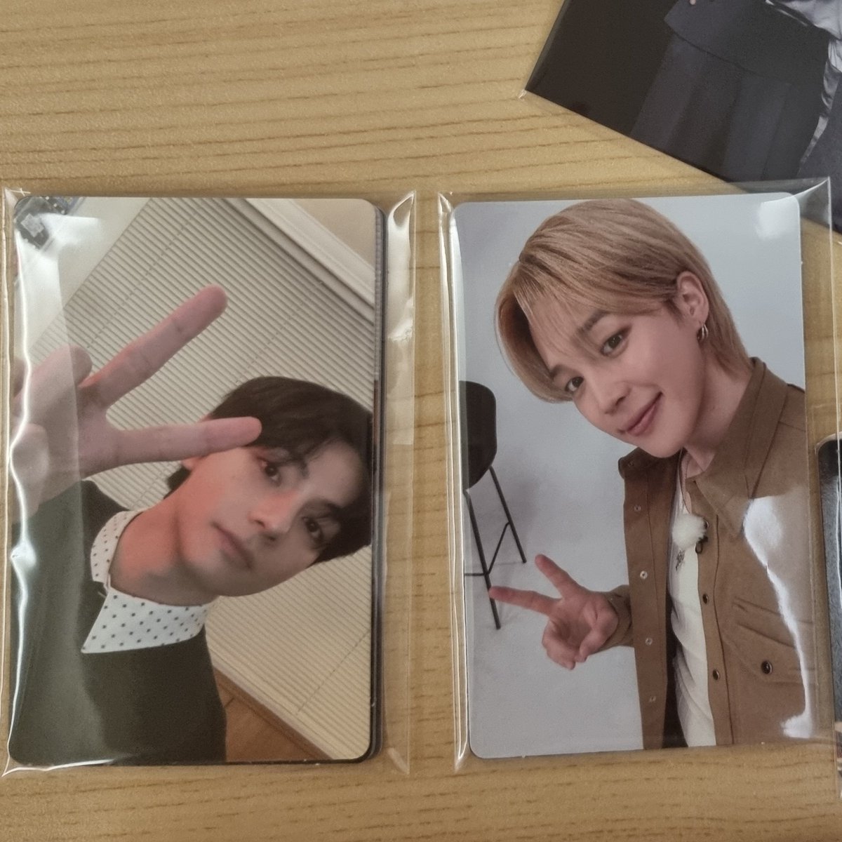 I screamed when I opened the package and had these two looking at me! I rarely pull my bias line in random pocas. 😭