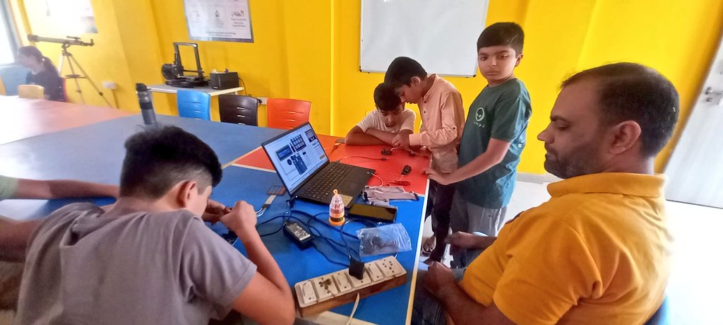 CscJunagadh's tweet image. In the vacation workshop the #students shared their experiences by doing practicals on #AIRobotics Operating System and #STEM workshop.The students were seen more excited on this occasion.@dstGujarat @InfoGujcost @narottamsahoo @InfoJunagadhGoG @arjunmodhwadia @collectorjunag
