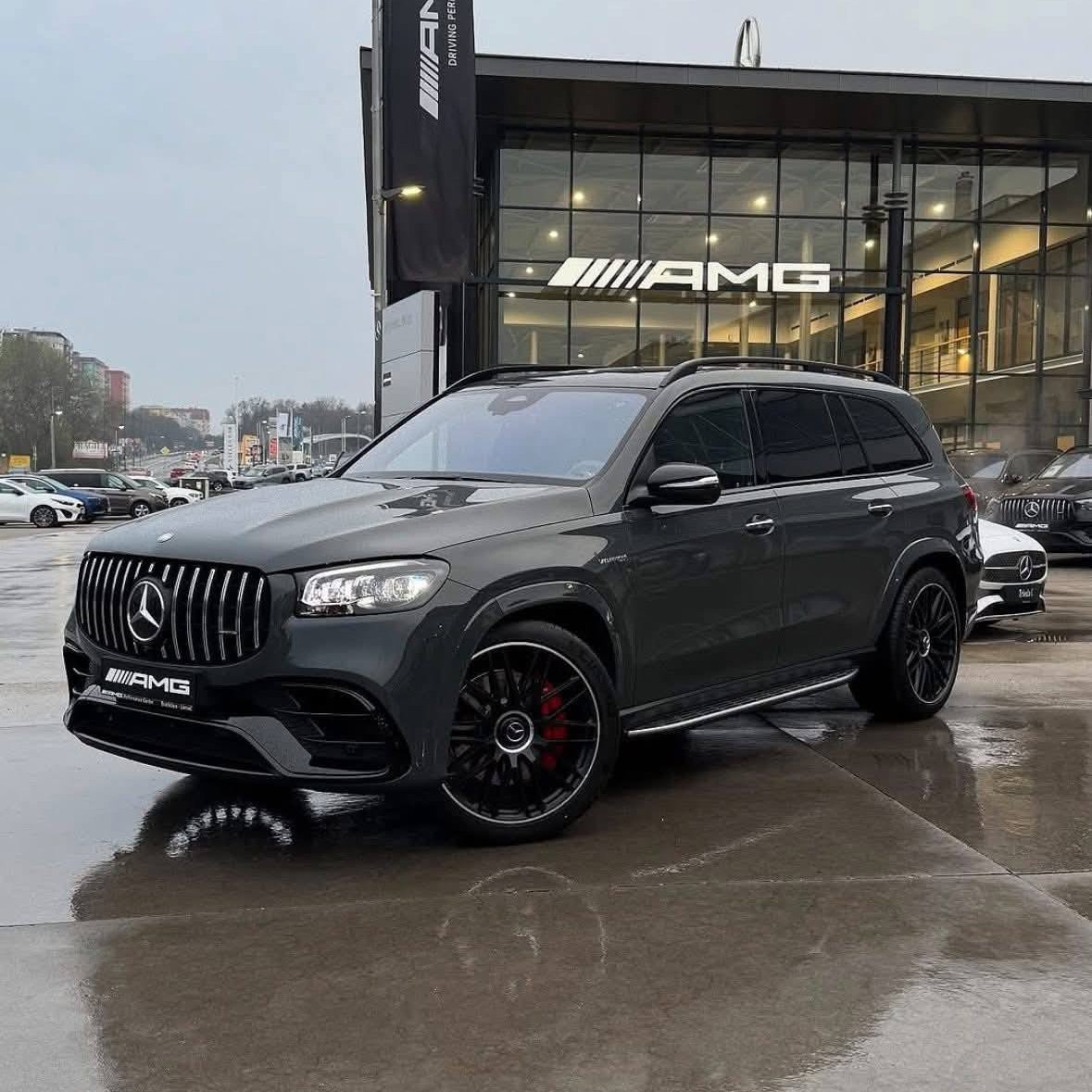 autochat360's tweet photo. AMG GLS 63 SUV.🔥 https://t.co/BlxBwxX8kd