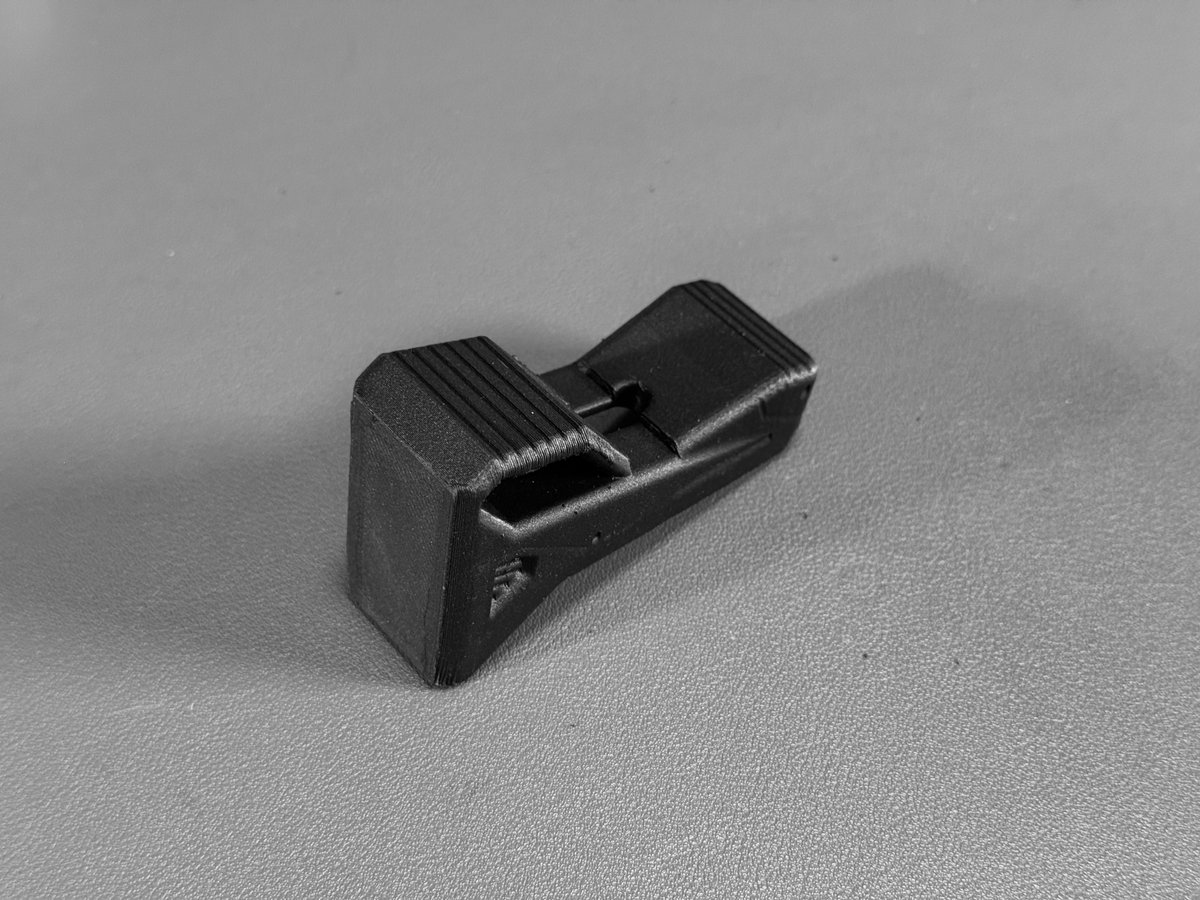 inf_designservi's tweet image. product: 035_e█c - m█g█z█n█ base plate br██ch█r type

material: 3D print [███-CF]

color: [black], [sand desert], [blue dark gray]

#airsoft #accessories #3dprint