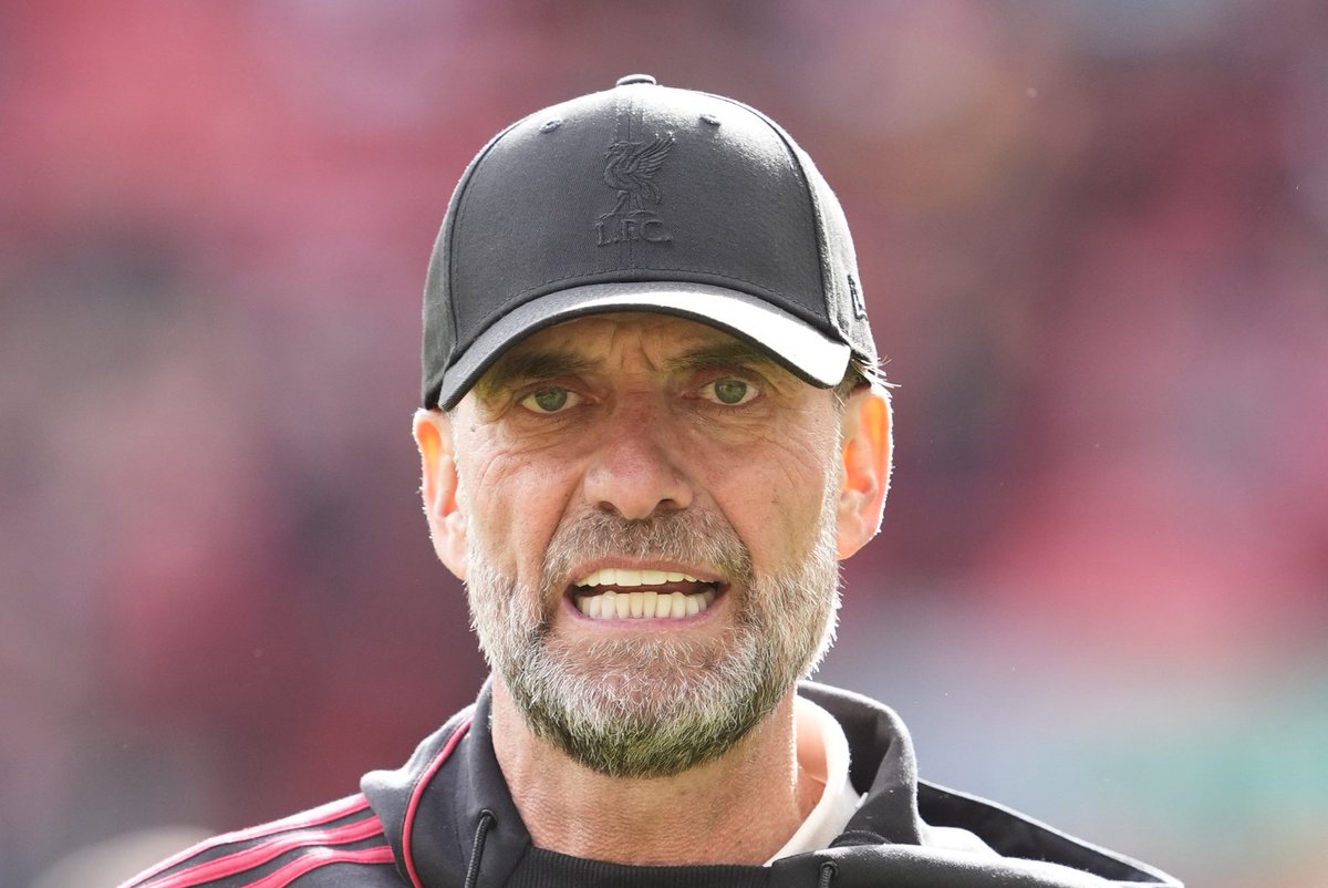 ActuFoot_'s tweet image. 🚨 Toni Kroos 🇩🇪 tente de CONVAINCRE Jurgen Klopp 🇩🇪 d’entraîner le Real Madrid ! 🤍

🗞️ @as_maroto @Ramon_AlvarezMM