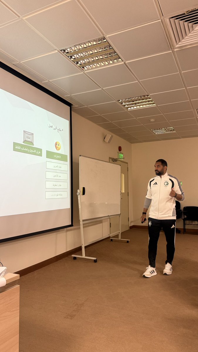 alahsacoaches's tweet photo. بداية دورة 
(منهجية الاتحاد السعودي الجديدة في تنظيم اجزاء الوحدة التدريبية )
المقامة بجامعة الملك فيصل 
يقدمها الكابتن احمد الذكرالله 
@KFU_st_affairs 
@KFUniversity 
@KFU_CMC https://t.co/e3eplRWFZV