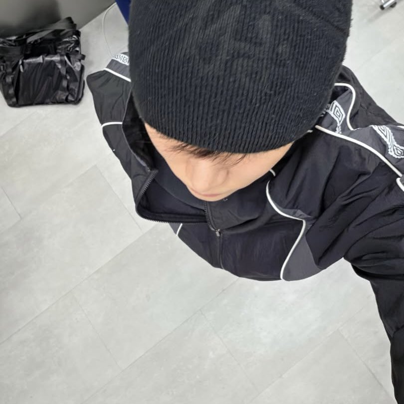 jᢉ𐭩 tweet media