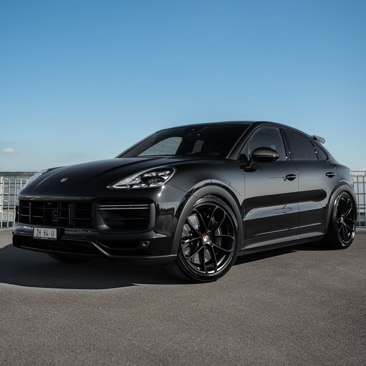 autochat360's tweet photo. Porsche Cayenne Turbo GT in black 🖤😮‍🔥 https://t.co/hQSHnUS9Zr