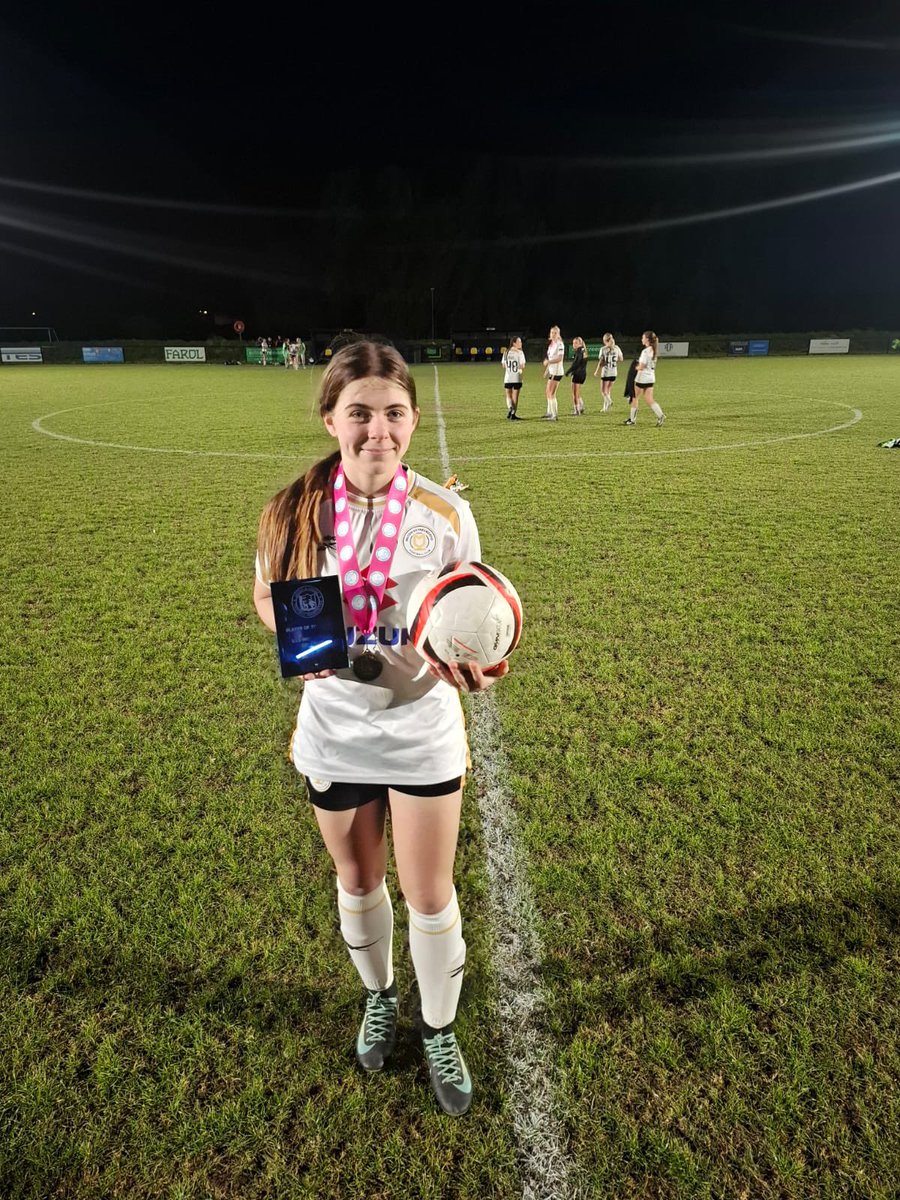 AngelaB25664208's tweet photo. Brilliant season for Mya. 4 cup final wins out of 4. MK Dons u18s invitational cup v Wycombe and Mya bagged a hatrick and POM 🏆 🏆 🏆 🏆 https://t.co/kwaglBOrAE