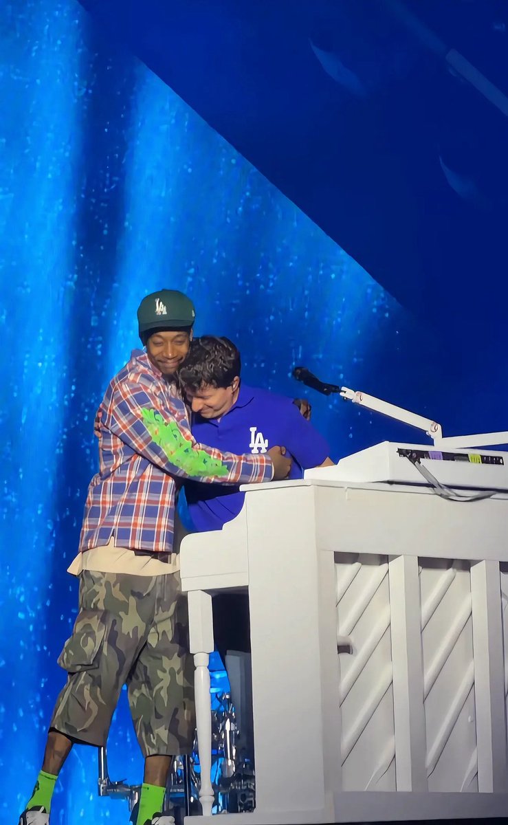 puthsvault's tweet photo. Wiz Khalifa special performance “See You Again” with Charlie Puth at Kia Forum 

Incredible seeing them perform live. https://t.co/051ZDbcuXs