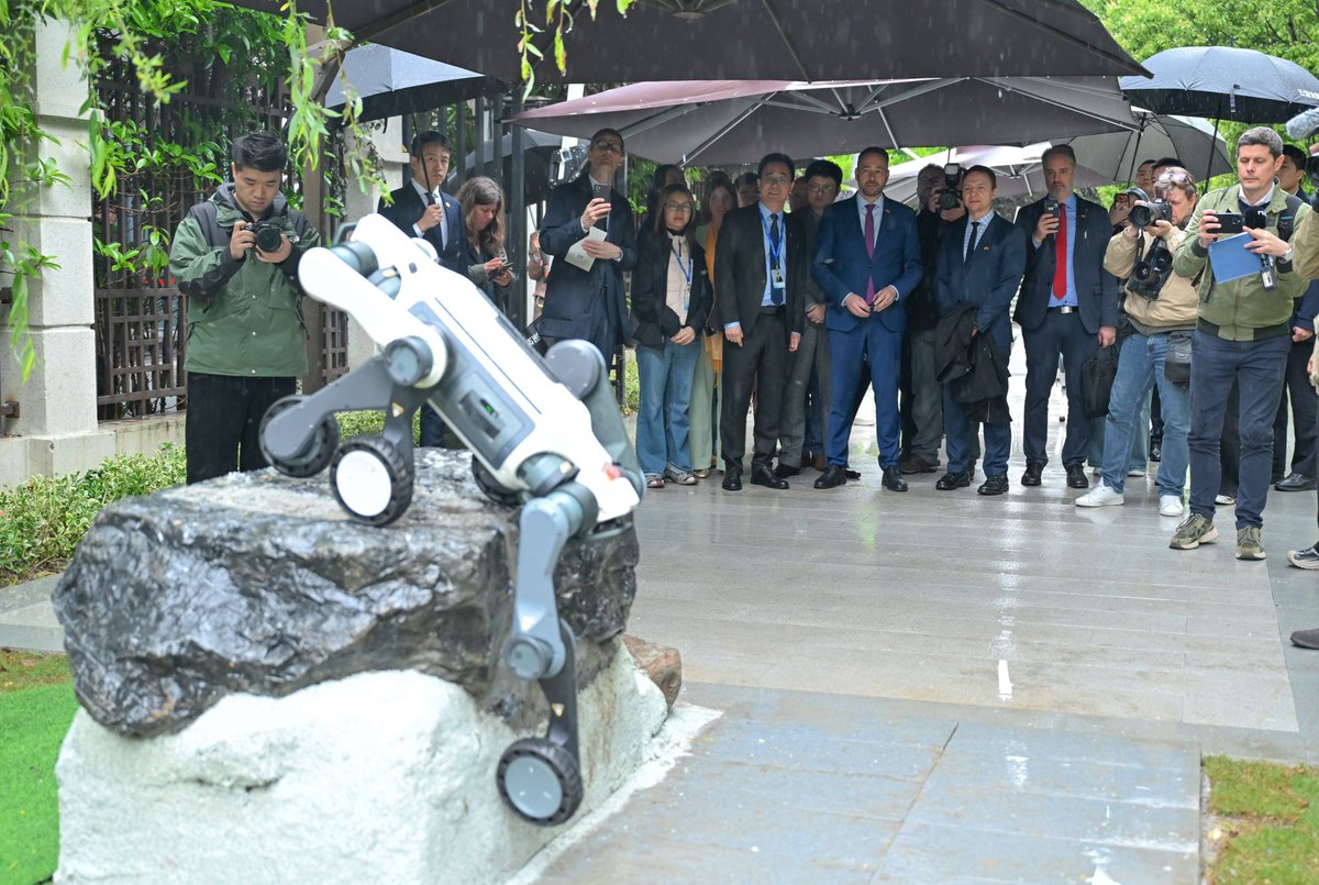 DEEP Robotics tweet media