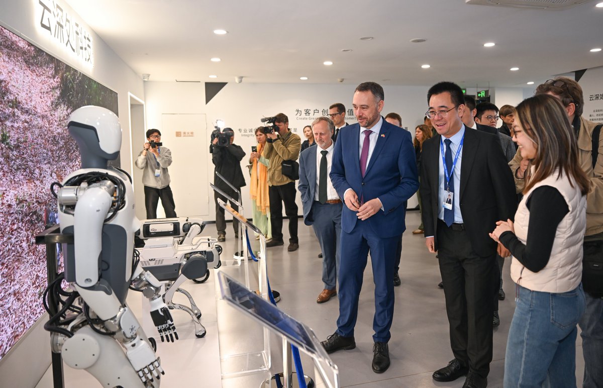 DEEP Robotics tweet media