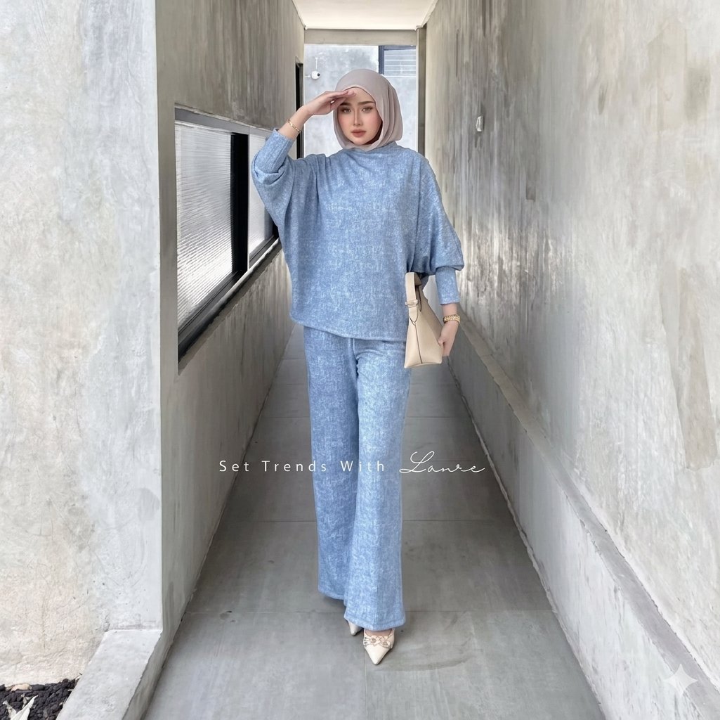 aurettalea's tweet photo. Spill nggak nih? Cakep banget asli model batwing-nya, bikin kelihatan jenjang tapi tetep effortless. 👀✨

Apalagi dibawah 200 worth it bgt dong😭 https://t.co/iOpTI0AtHG