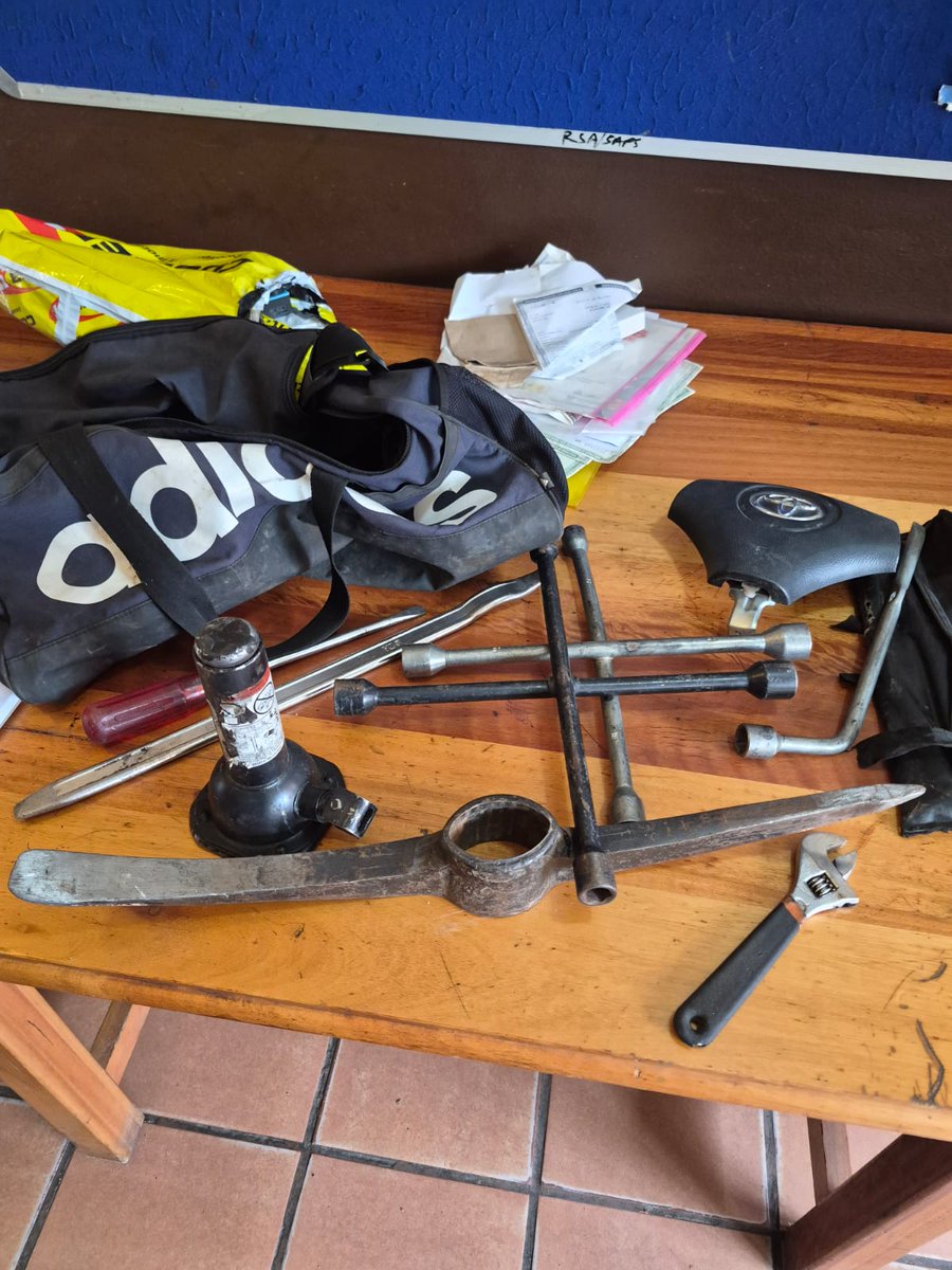 _ArriveAlive's tweet image. Major blow to a sophisticated cross-border vehicle theft syndicate operating between Limpopo, Gauteng, Mozambique and Zimbabwe

arrr.co.za/fNvI5

#ArriveAlive #Crime @SAPoliceService