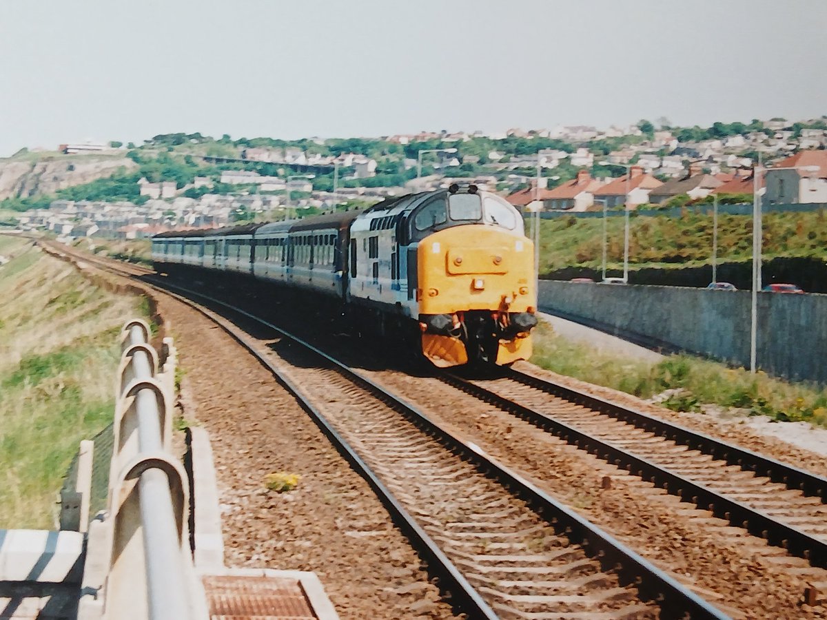 Invermuir's tweet image. 37418 drifting into Colwyn Bay on a Crewe-Holyhead service. 30th May 1994. ##tmrguk #class37 #tractors @TheGrowlerGroup