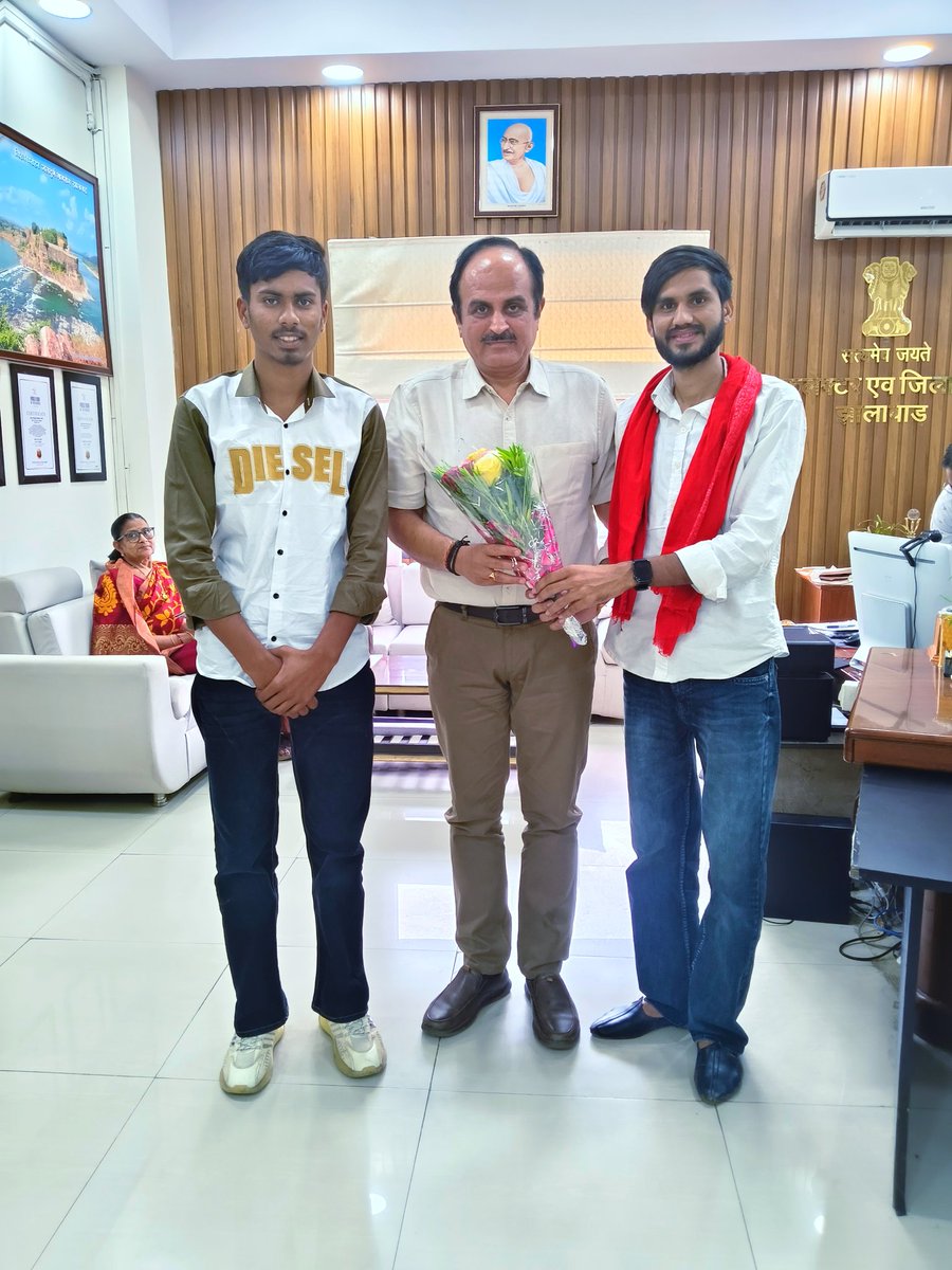 RaviMeenaHadoti's tweet image. अकलेरा सैटेलाइट हॉस्पिटल की बदहाल व्यवस्था को लेकर आज जिला कलेक्टर को अवगत कराया।

जांच सुविधाओं का अभाव, दवाइयों की कमी, बाहर की दवाइयाँ लिखना और प्रसूति सुविधा तक नहीं — यह बेहद चिंताजनक है।

ग्रामीण व गरीब जनता परेशान है। प्रशासन शीघ्र संज्ञान ले। 
@DmJhalawar #Rajasthan