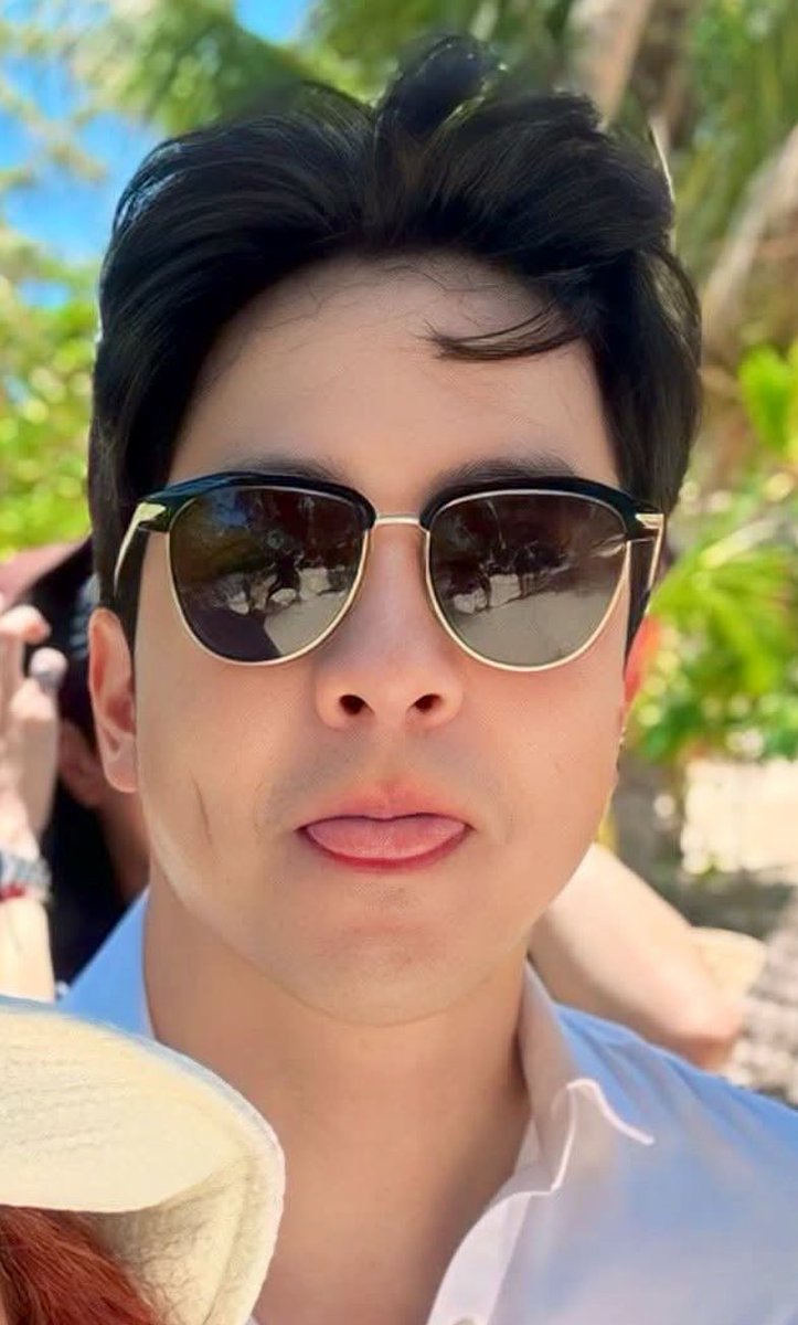 ang liwanag sa isla ng siargao ,soooo pogi 🫠🥵

#Aldenrichards 
#LoveSiargao 

ctto