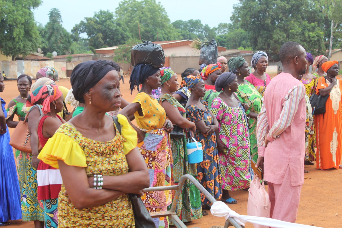 des_bossangoa's tweet image. Retour en image sur la sensibilisation de masse dans la 8e Arrondissement de Bangui  en présence des autorités locales sur la thématique de protection de l'enfant et la violence basé sur le genre (VBG), un projet financé par Unicef et mise en œuvre par ONG AFEB
#UNICEF