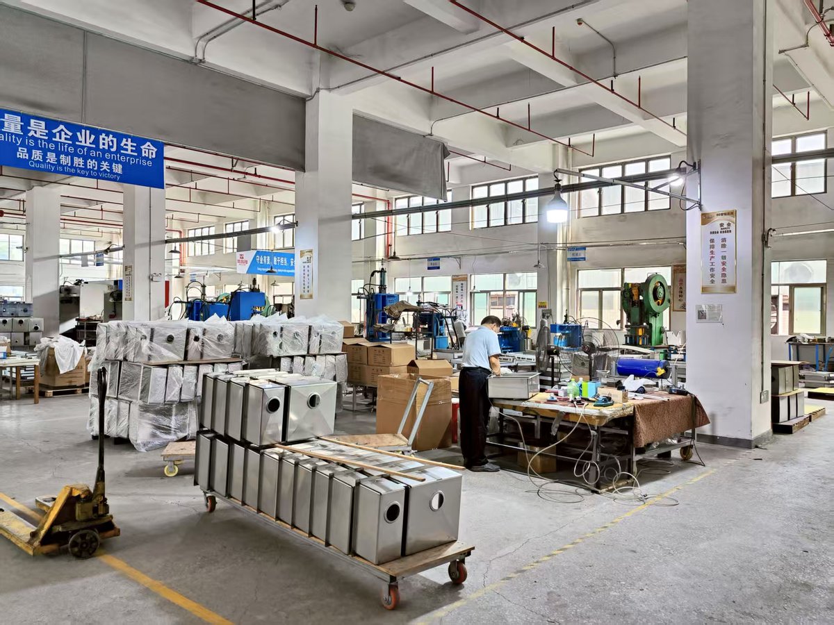 MeiGlow73805's tweet image. Not a big factory — just a team that cares about every sink we make.
That’s how MEIGLOW works.
💙💙💙
#StainlessSteel 
#FactoryLife 
#OEMManufacturer 
#B2B