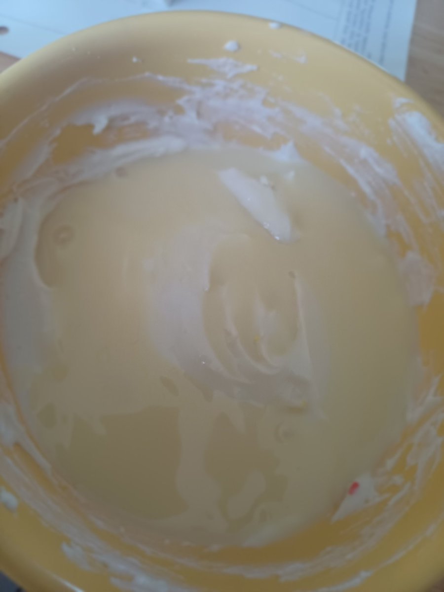 DaleRuneWieiad's tweet image. Tried to do the aesthetic yog bowl swirl/drizzle on today's protein pudding, gave up on that halfway through (~265cal, plus 136 for the condensed milk)

#edtwt #cooking #proteinpudding #foodtwt