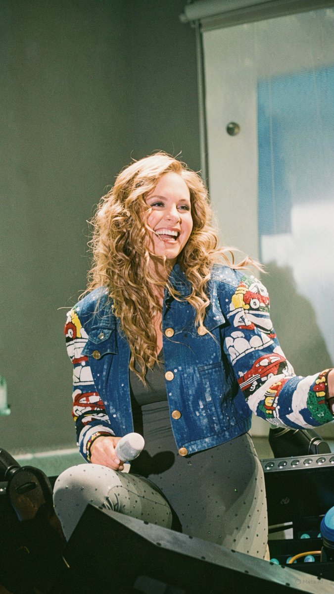 Mi perfecta <a href="/LuceroMexico/">Lucero</a>