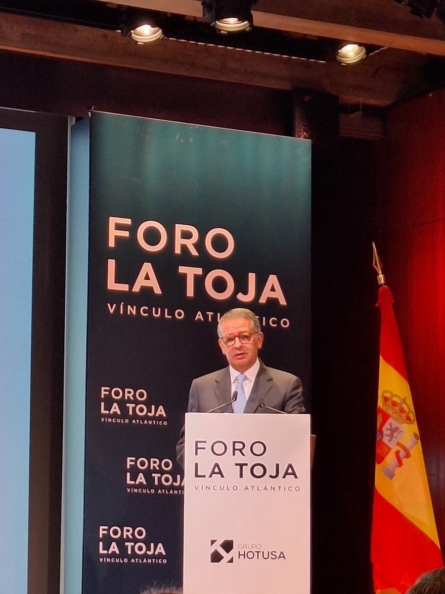 SLOinPOR's tweet photo. 🇸🇮 Ambassador attended Foro La Toja in Lisbon, gathering renowned panelists from Portugal 🇵🇹 and Spain 🇪🇸, with strong Portuguese presence incl. the President Seguro and Foreign Minister Rangel.

The key message: 🇪🇺 Europe must defend its values and boost its strategic autonomy. https://t.co/hx2nWWNXrF